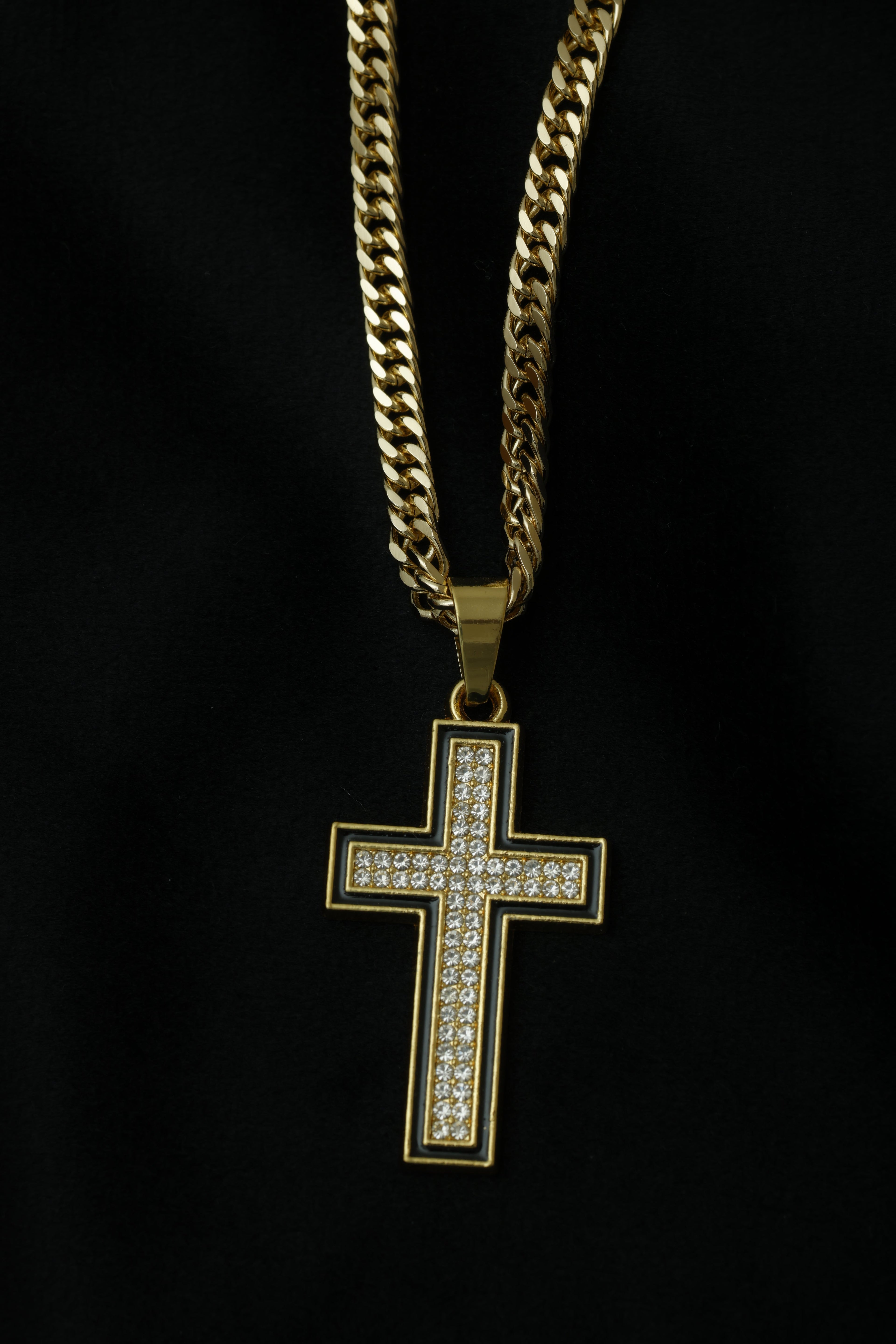 VARSE ME KRYQ ME GURE TE BARDHE