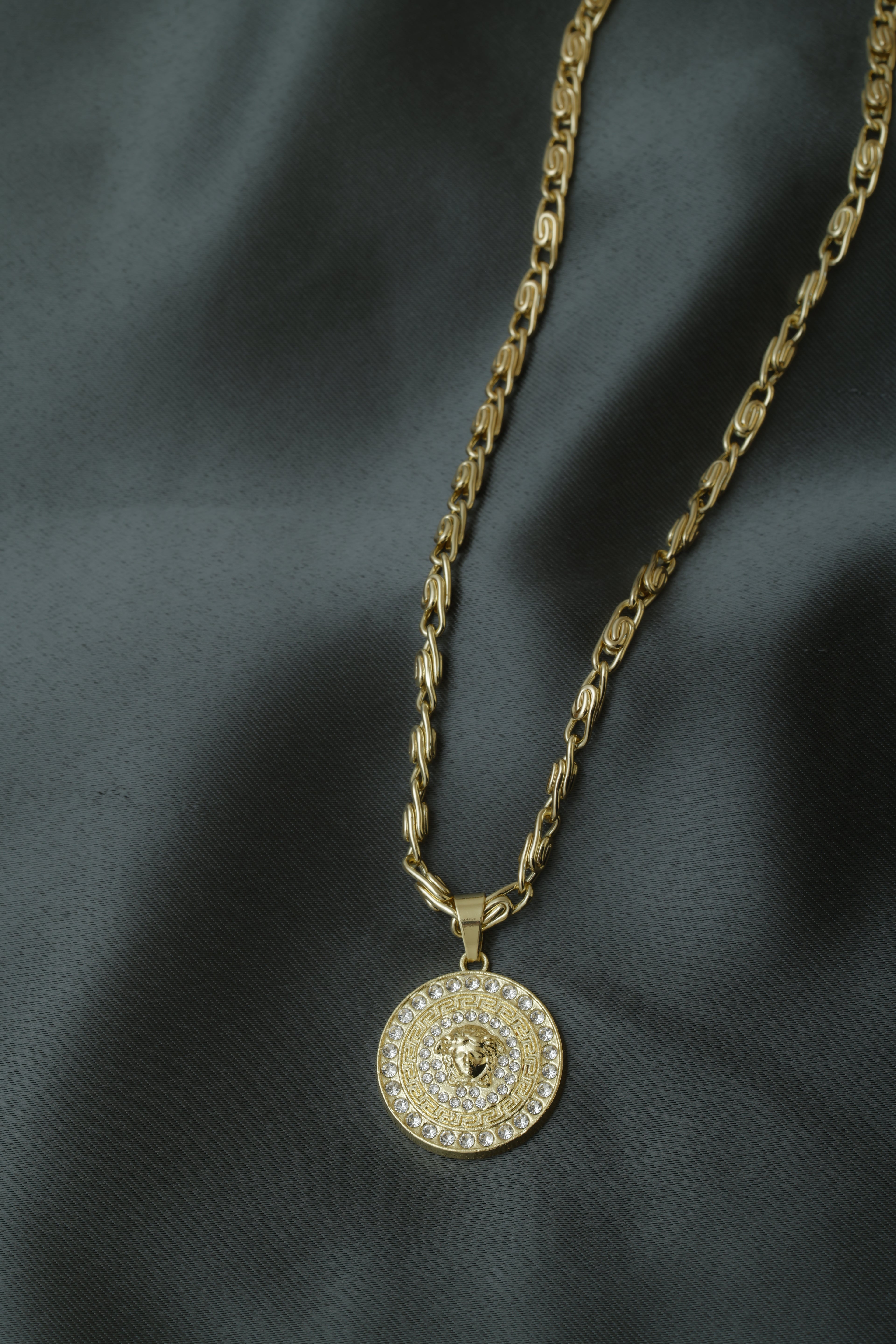 VARSE VERSACE ME GURE