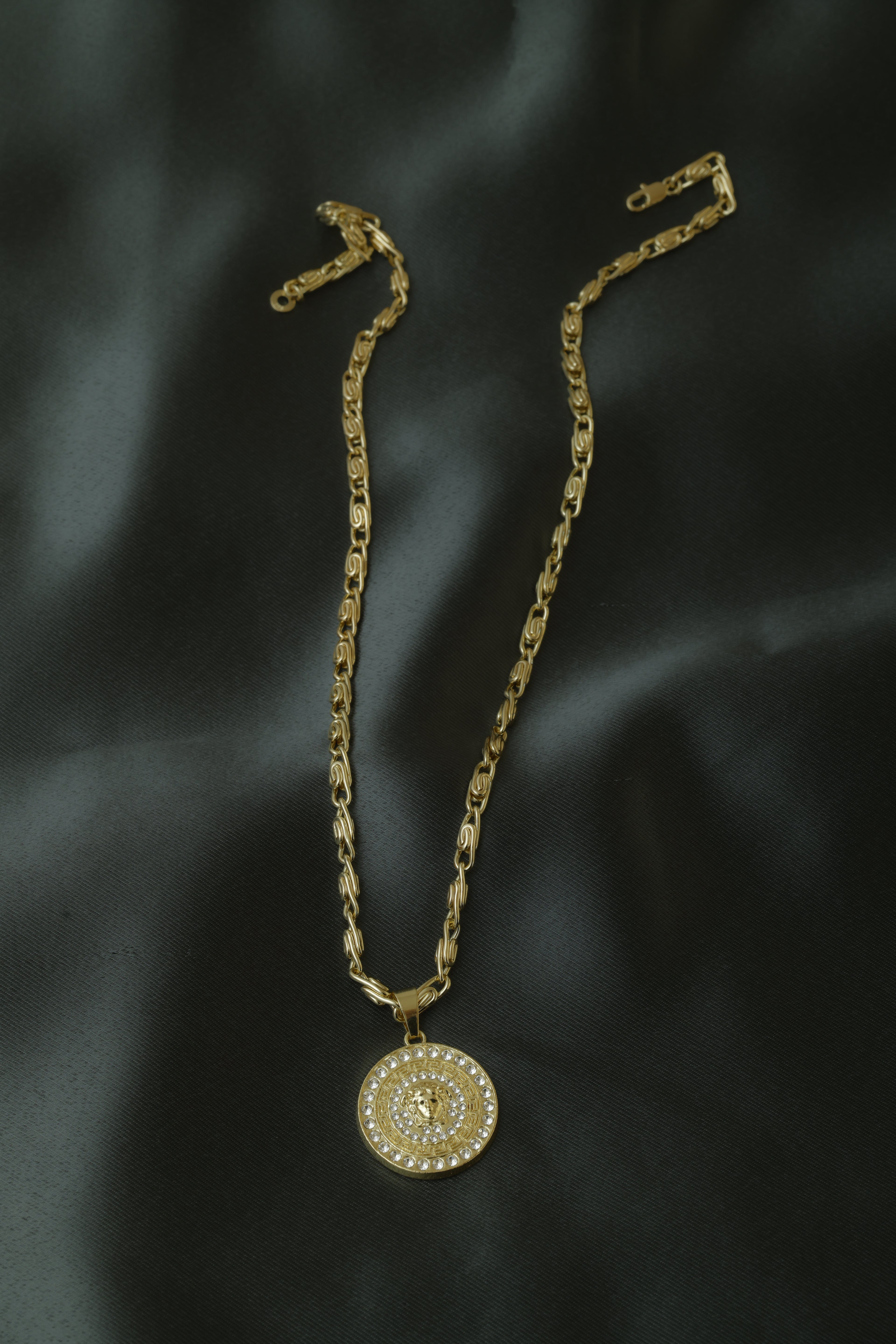 VARSE VERSACE ME GURE