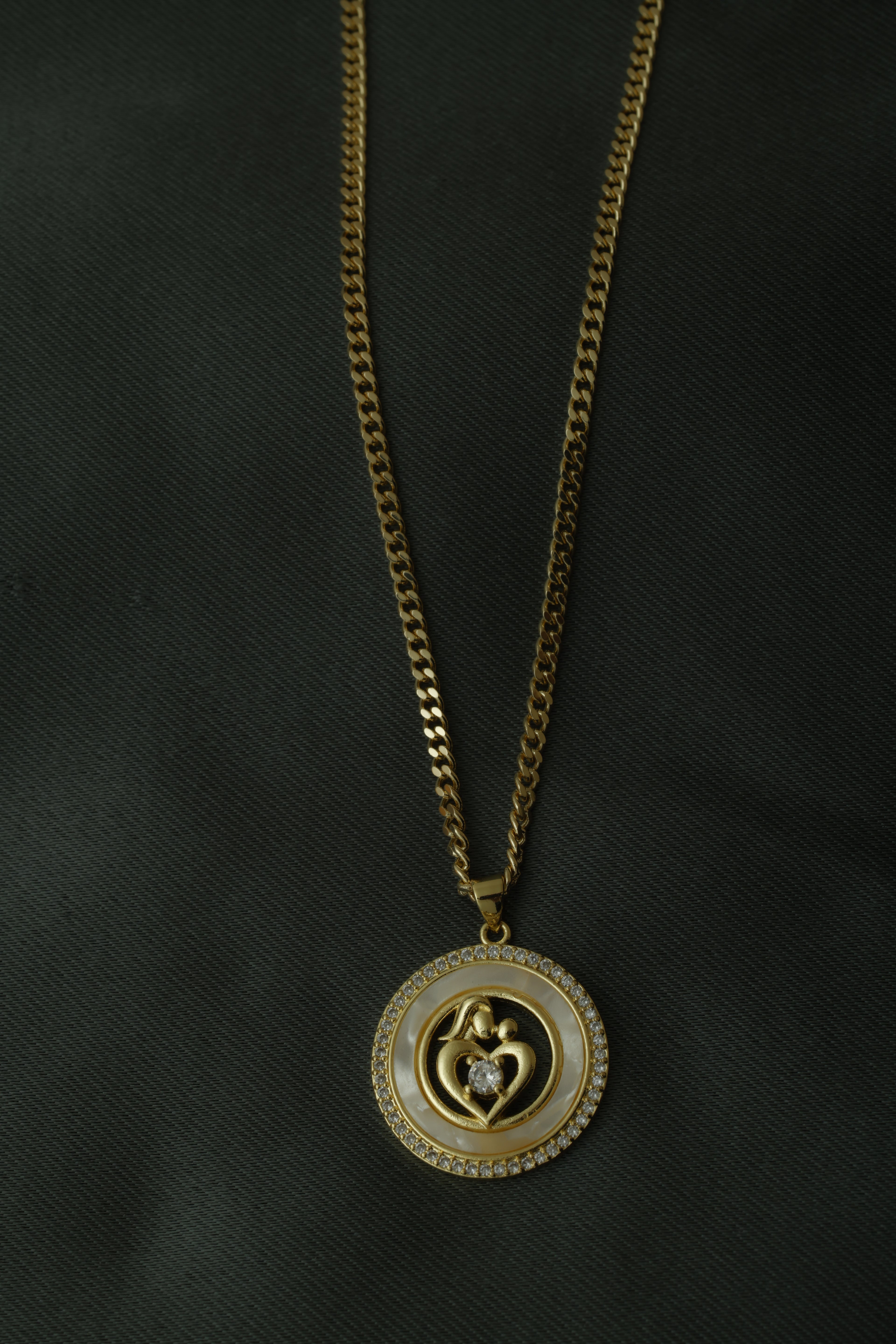 VARSE ME MAMA RRETHORE  NENA DHE FEMIJEN ME GURE