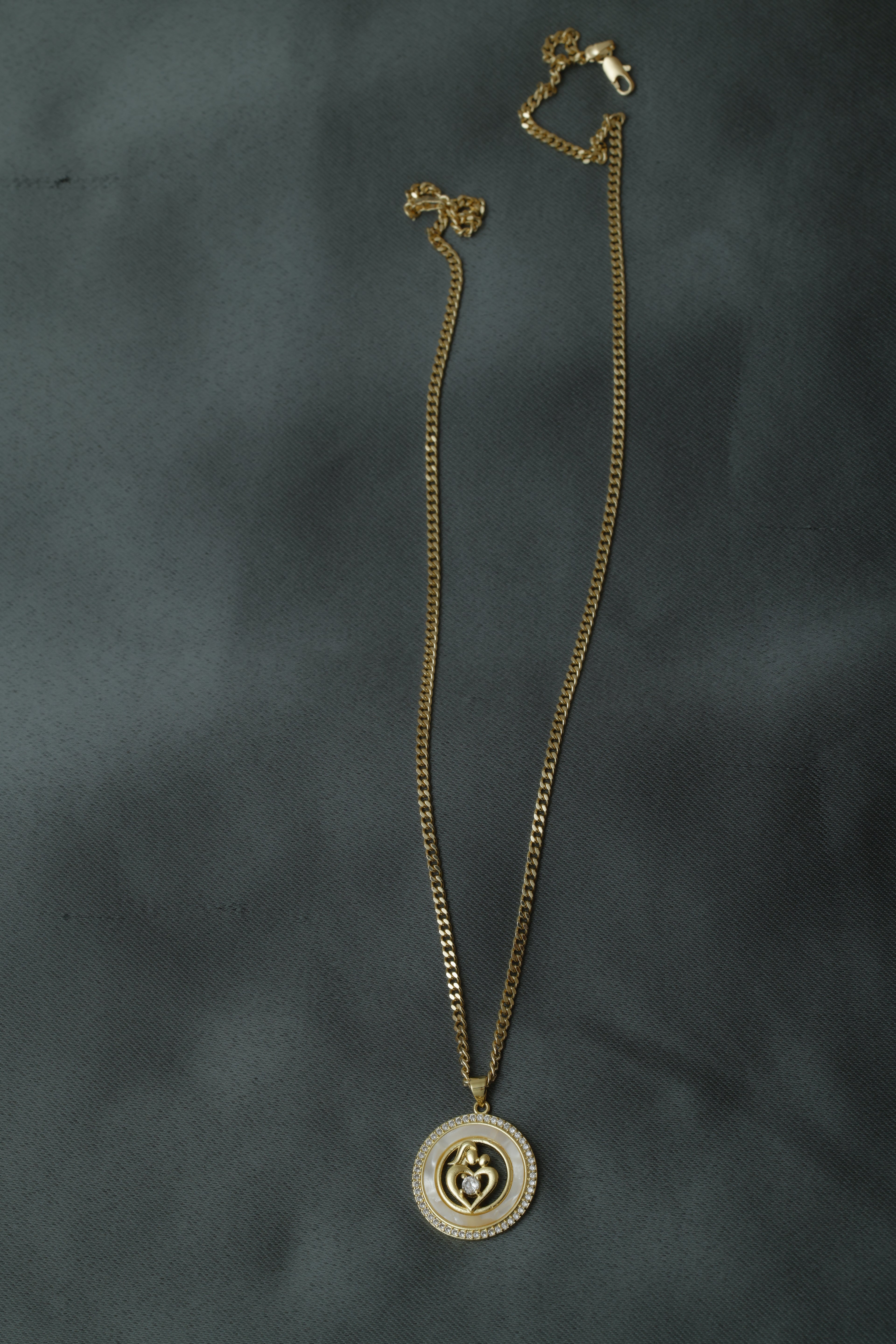 VARSE ME MAMA RRETHORE  NENA DHE FEMIJEN ME GURE