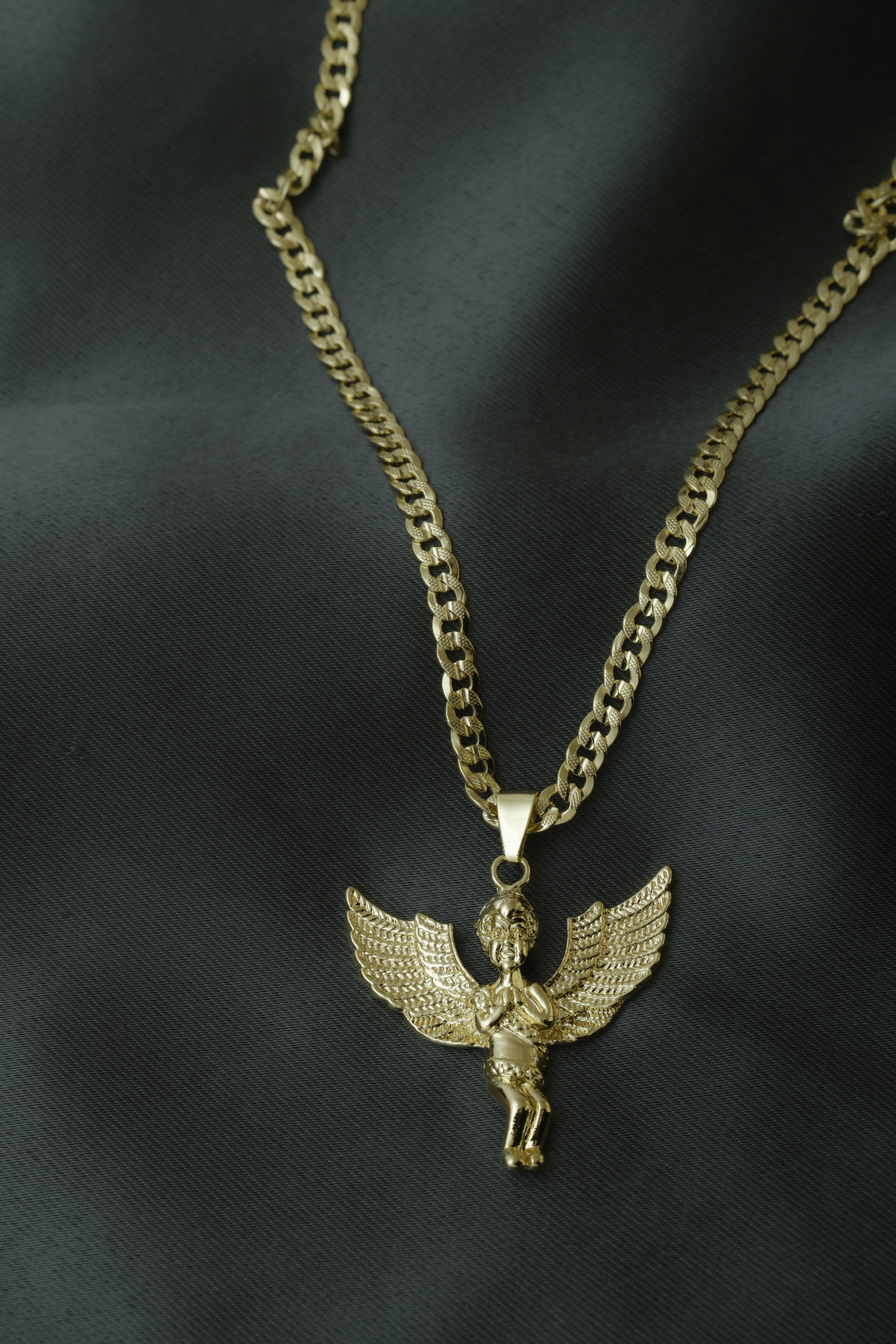 VARSE ME ENGJELL TE MADH