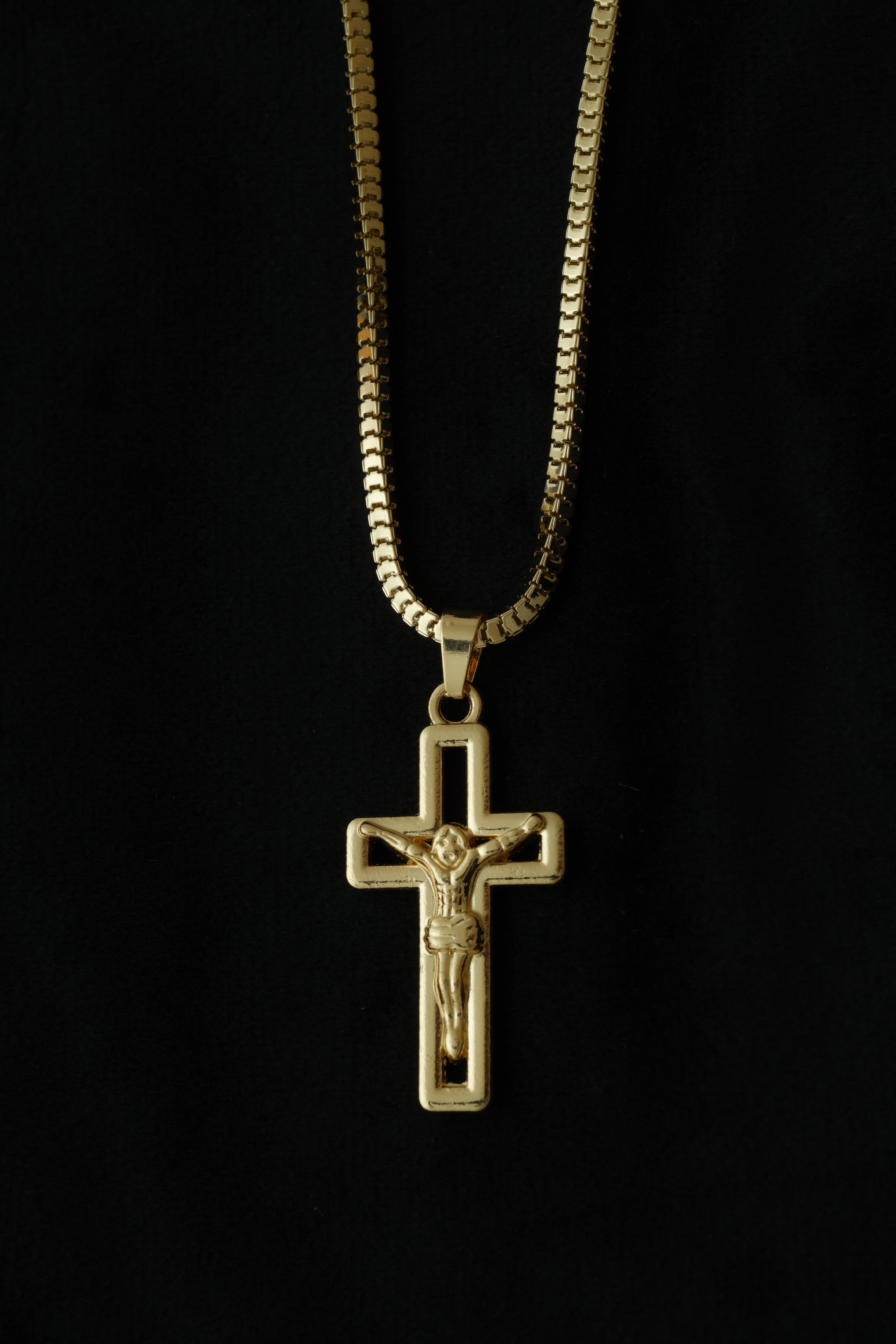 VARSE ME KRYQ ME JEZUSIN