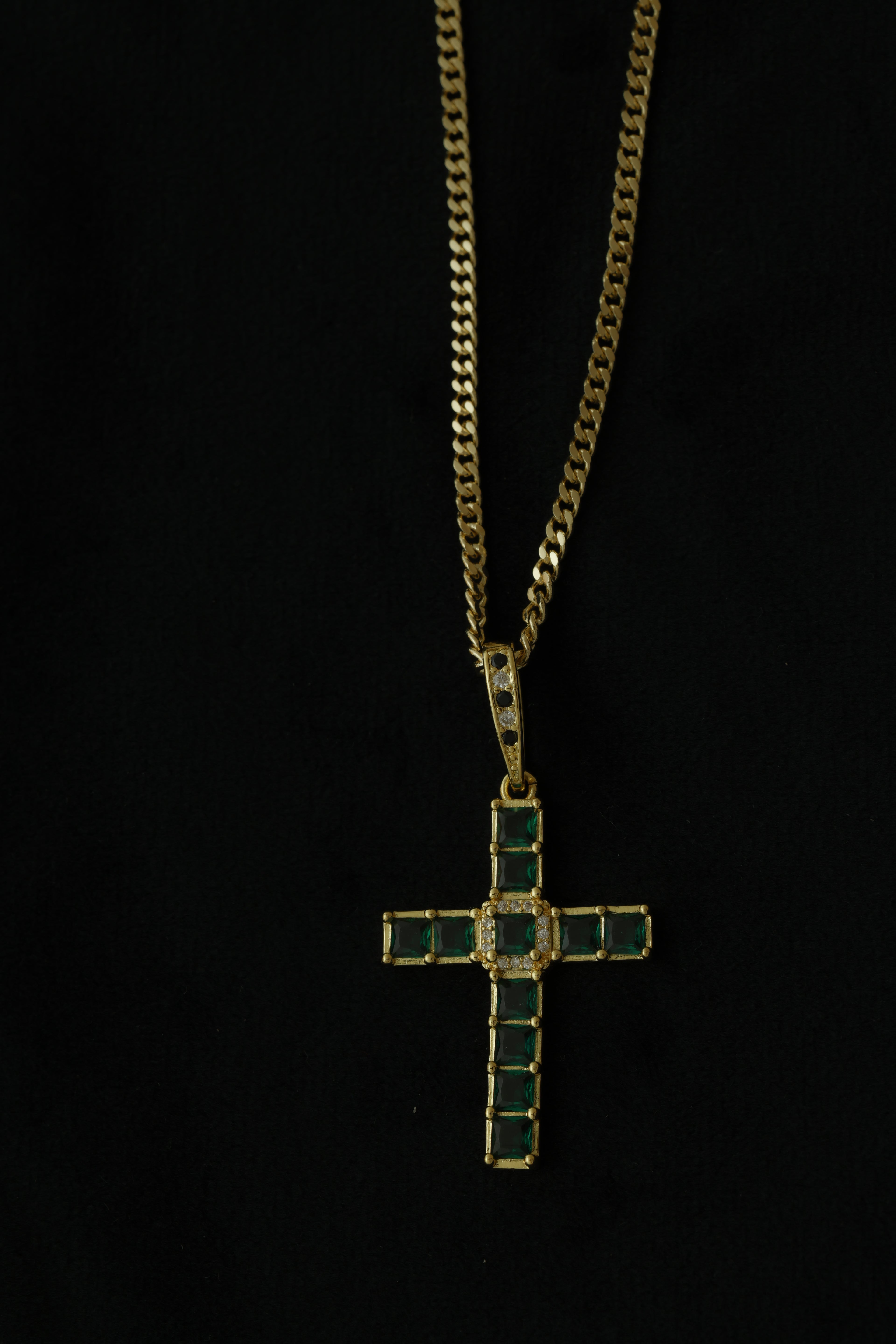 VARSE ME KRYQ ME GURE JESHIL