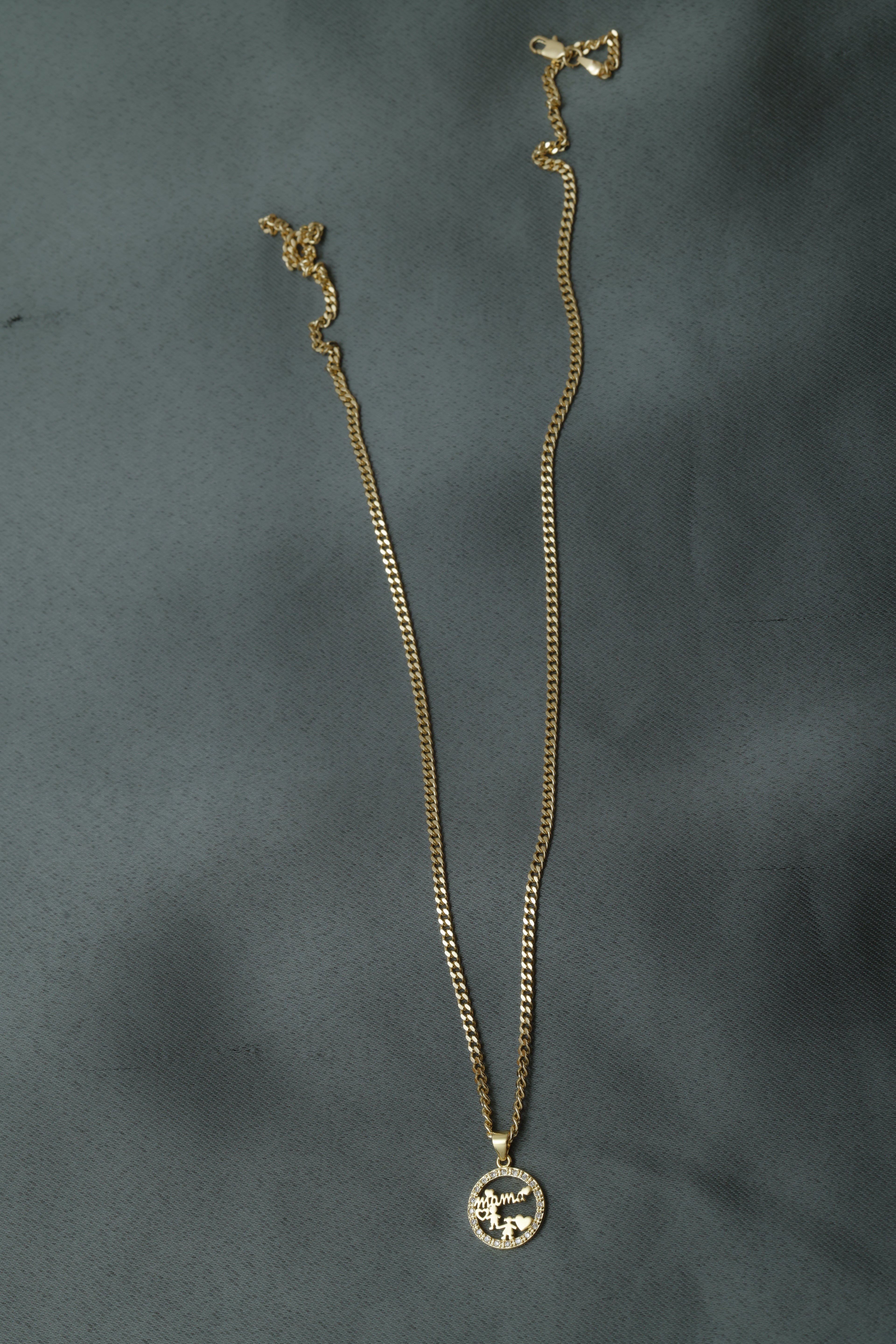 VARSE ME MAMA RRETHORE ME DJALE VAJZE