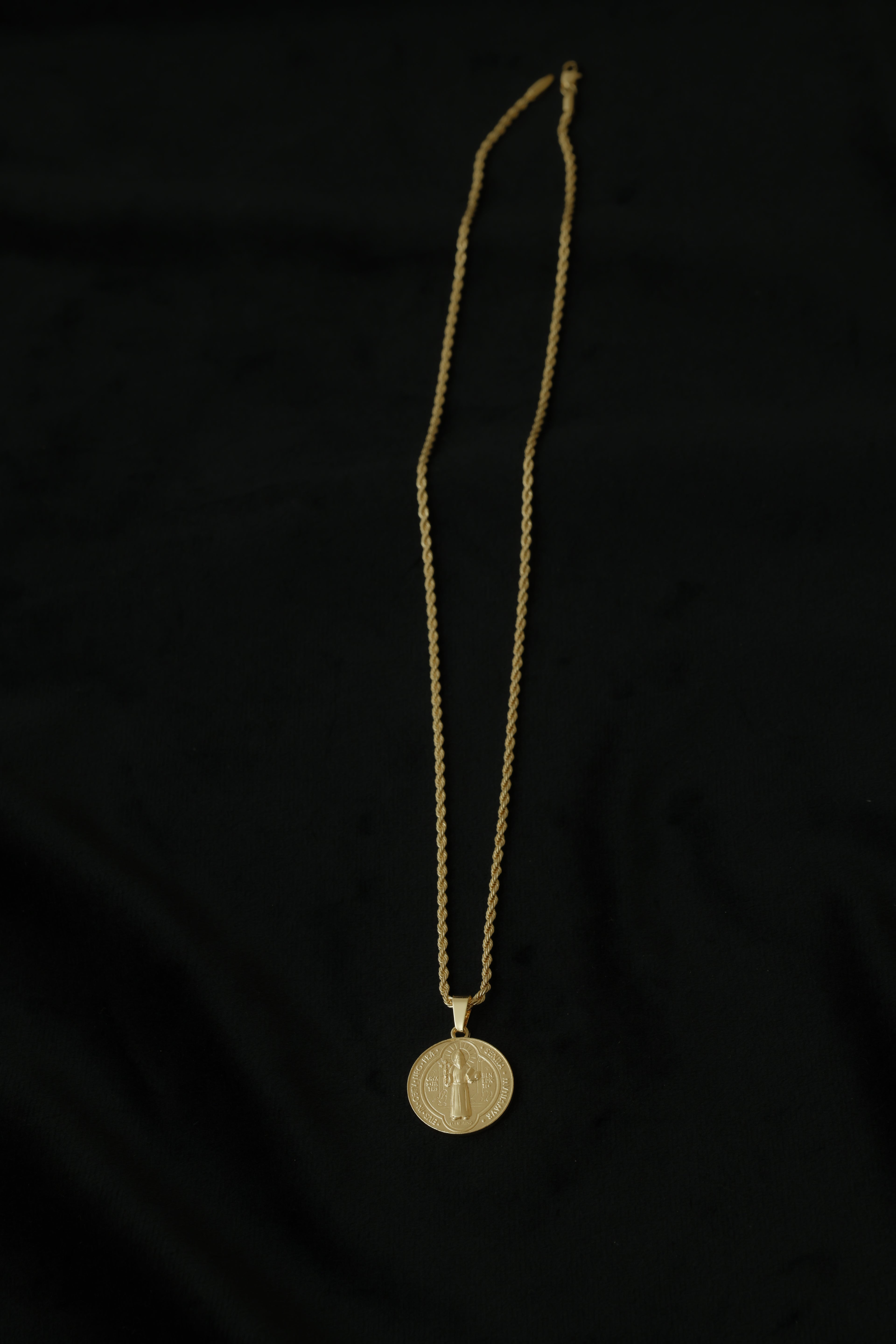 VARSE ME ZOJE RRETHORE