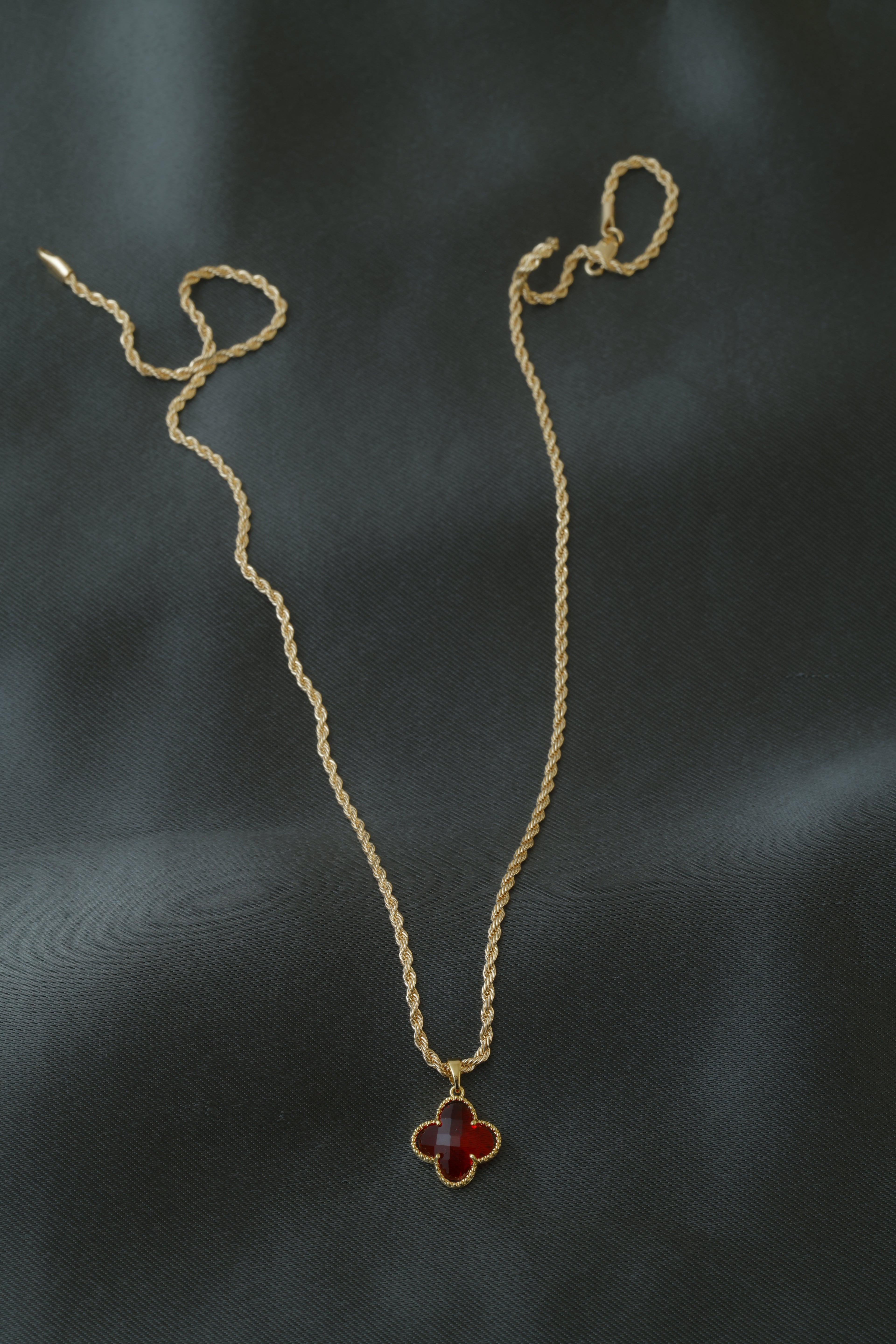 VARSE ME LULE VAN CLEF GURE TE KUQ