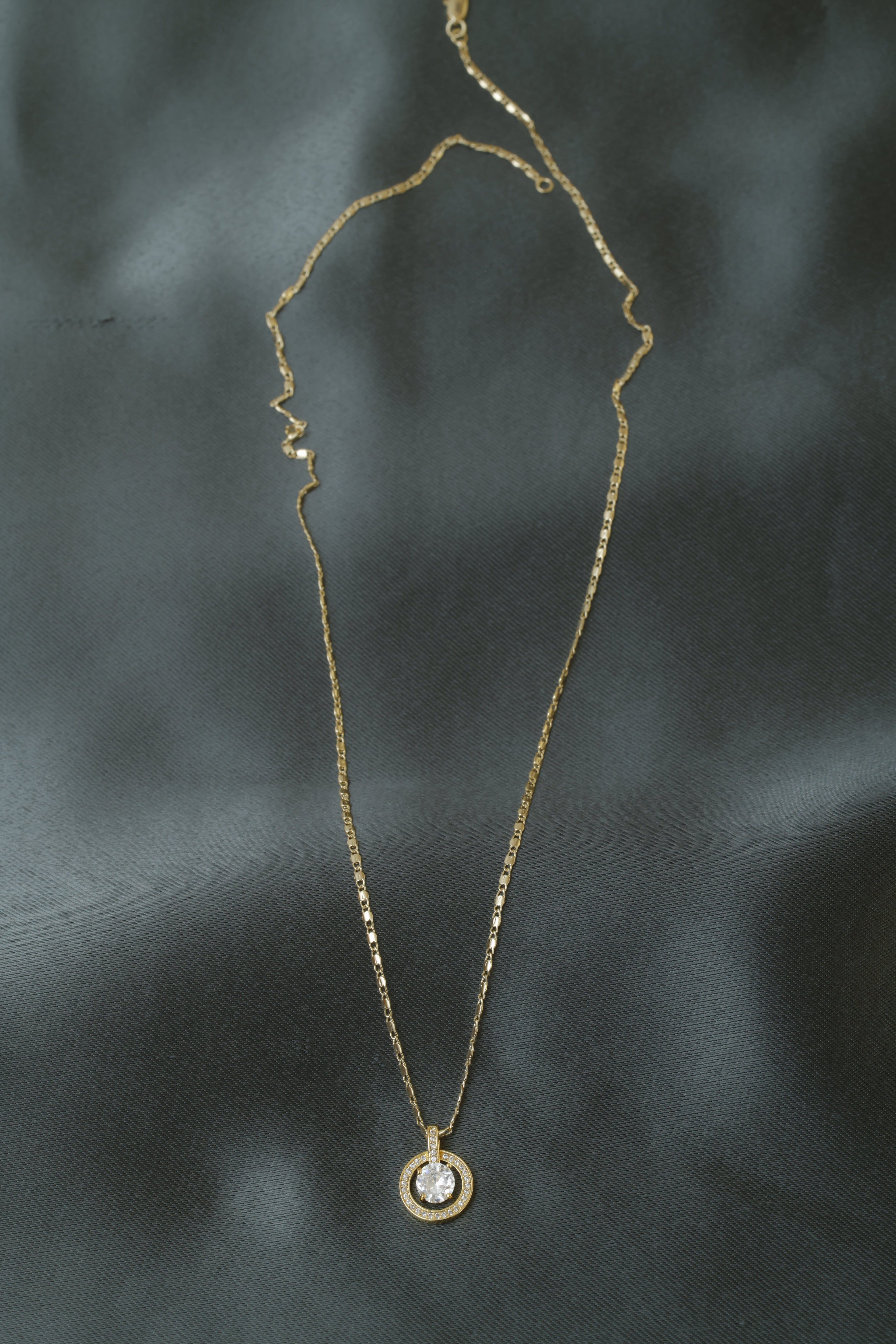 VARSE ME RRETH ME GURE