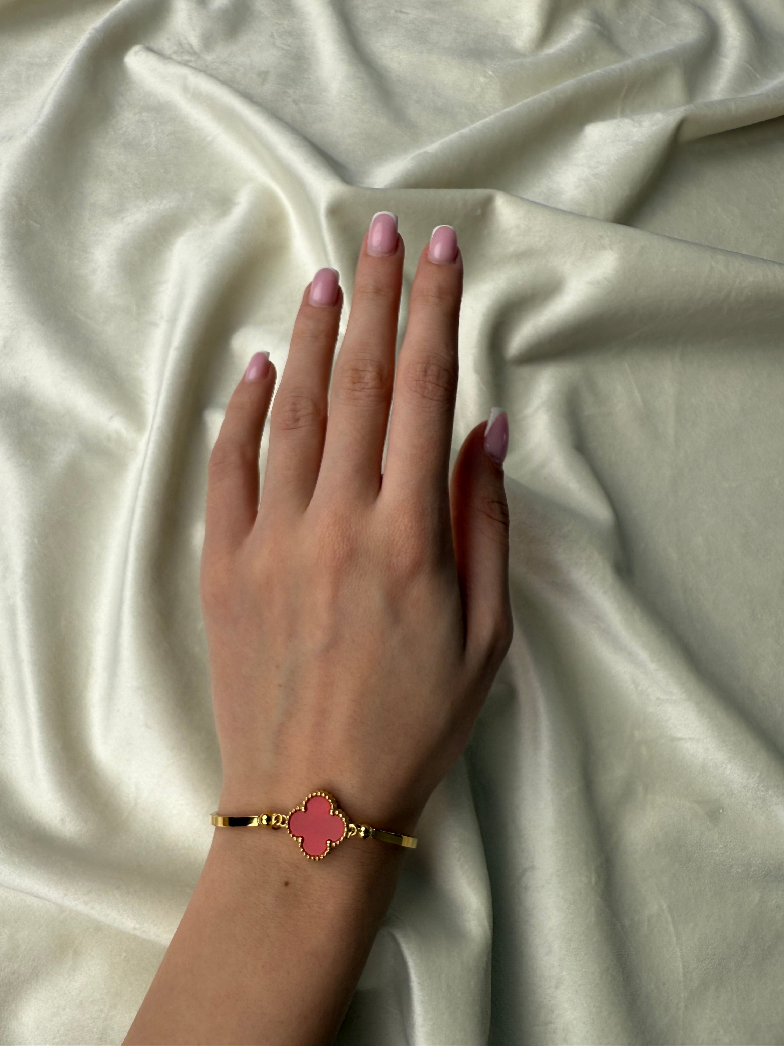 Byzylyk van cleef me lule te kuqe