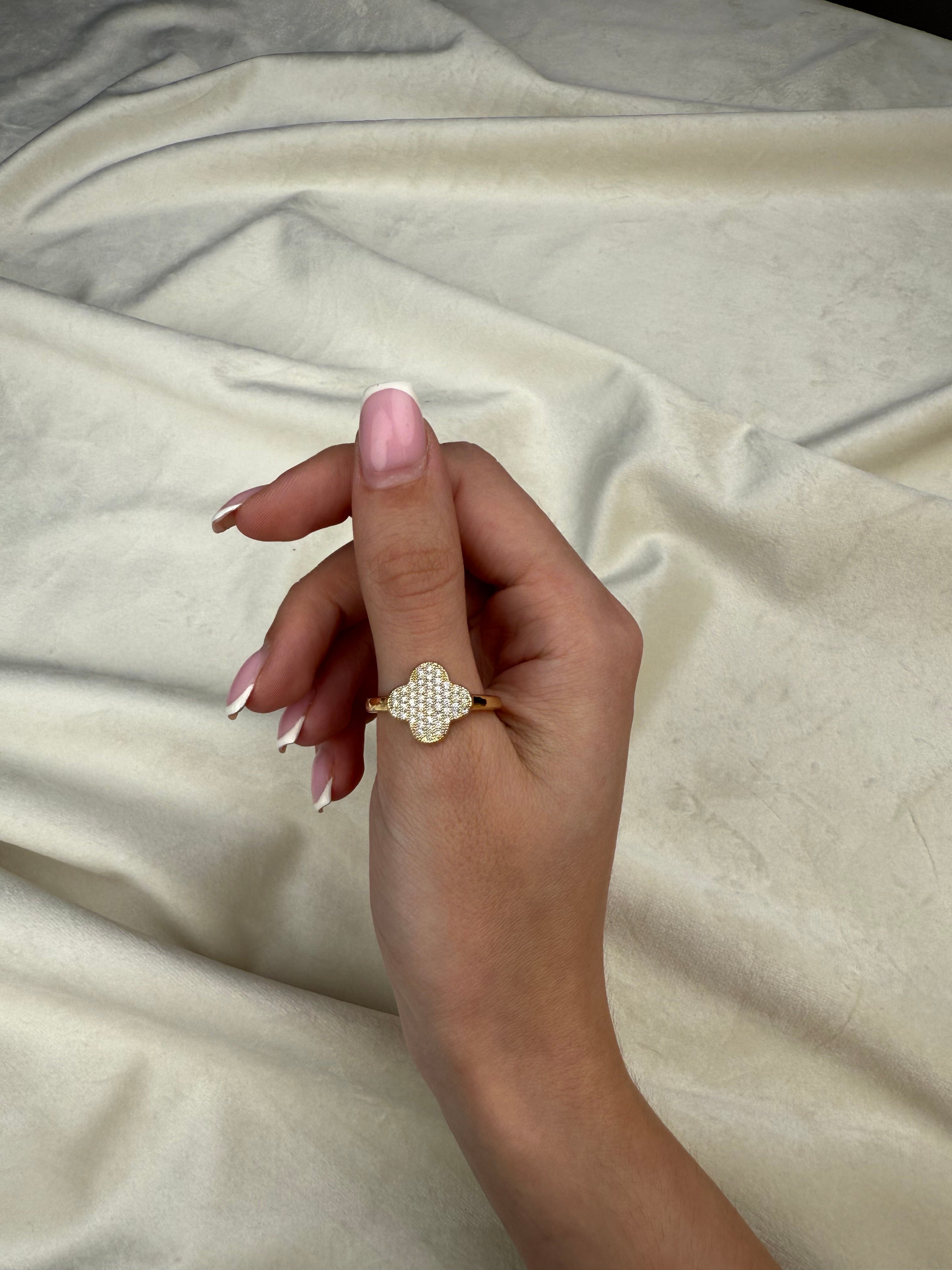 Unaze van cleef me gure