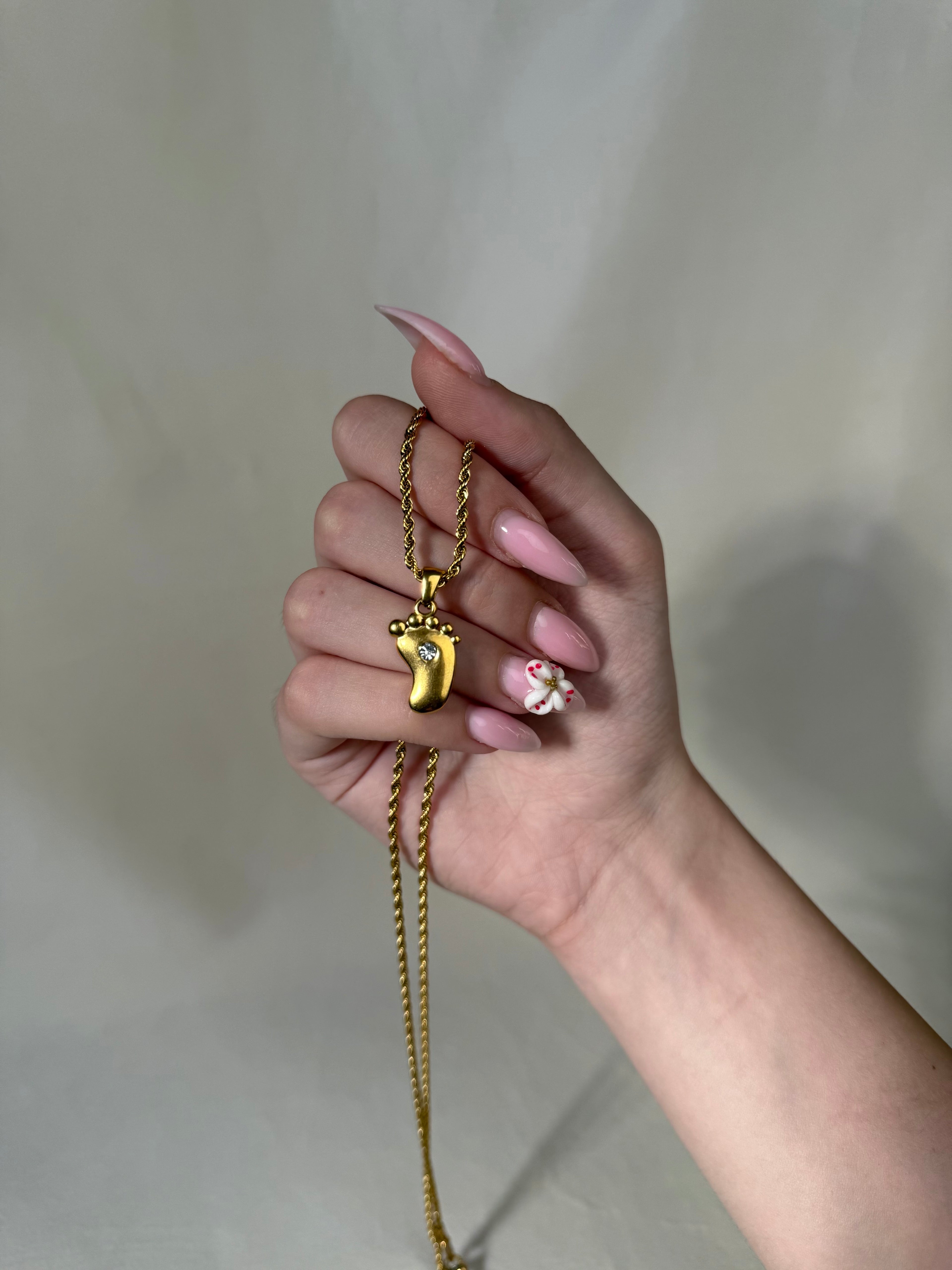 Varse me kembe bebi me gure