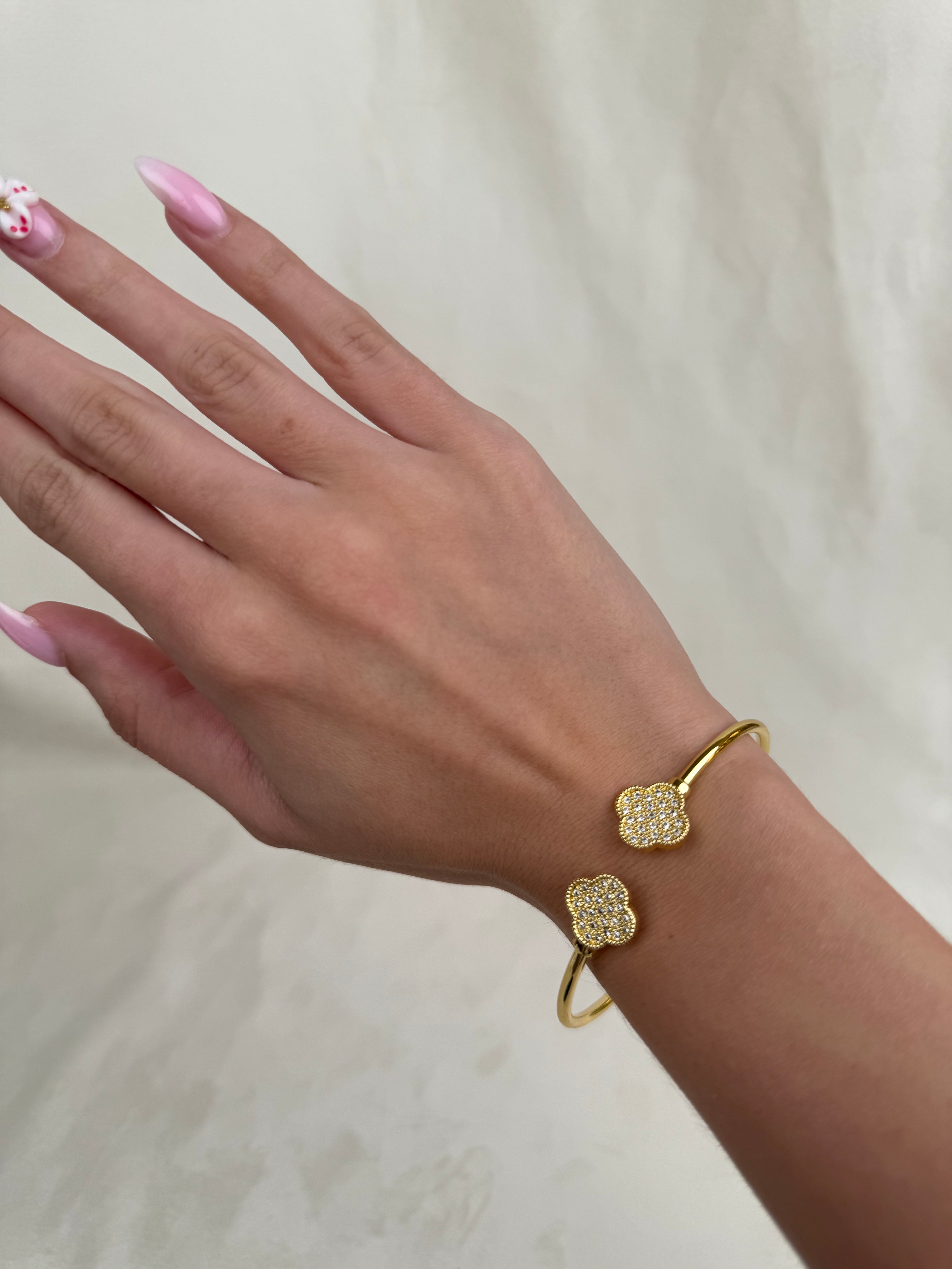 Byzylyk Van Cleef rreth gold