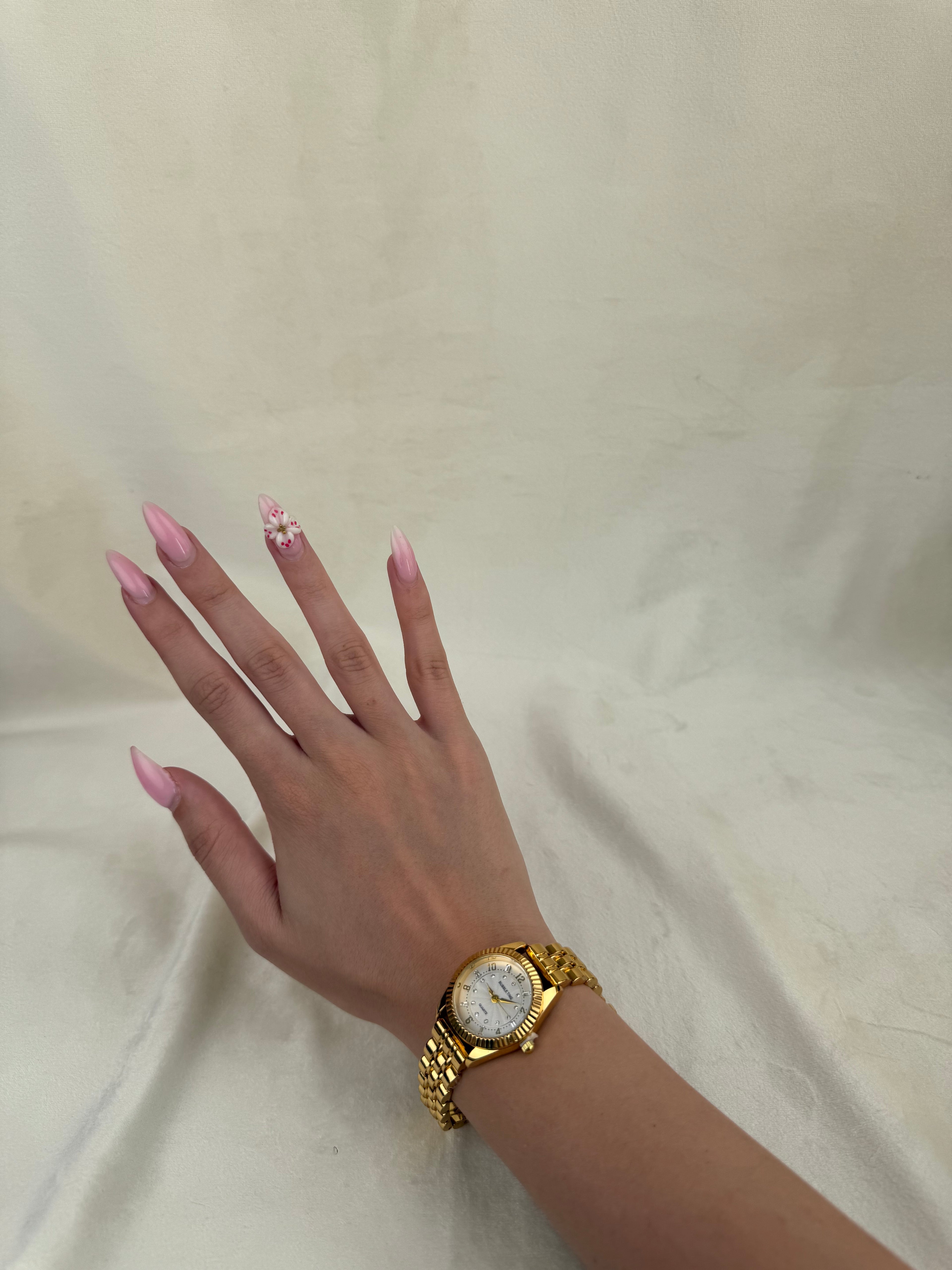 Ore gold me fushe te bardhe