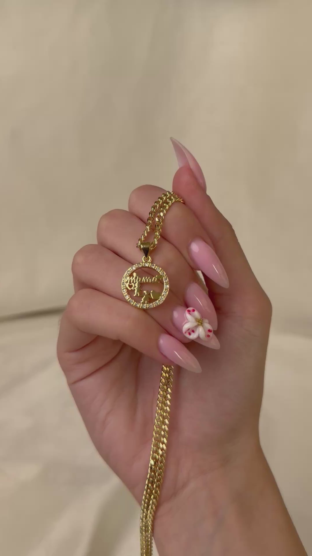 VARSE ME MAMA RRETHORE ME DJALE VAJZE