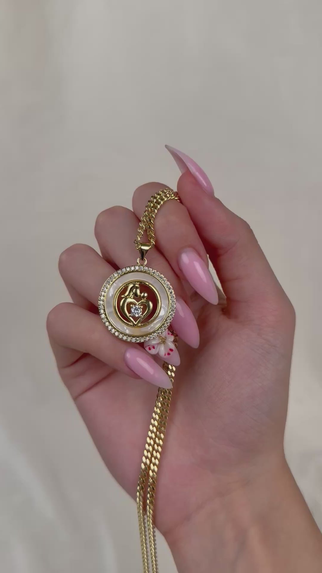 VARSE ME MAMA RRETHORE  NENA DHE FEMIJEN ME GURE