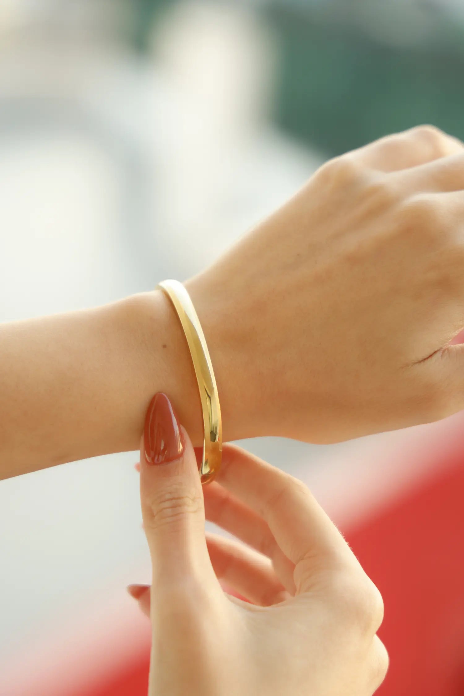 Pyetja që shtrohet shpesh është pse bizhuteri per femra konsiderohen dhurata perfekte për çdo rast dhe për çdo moshë.