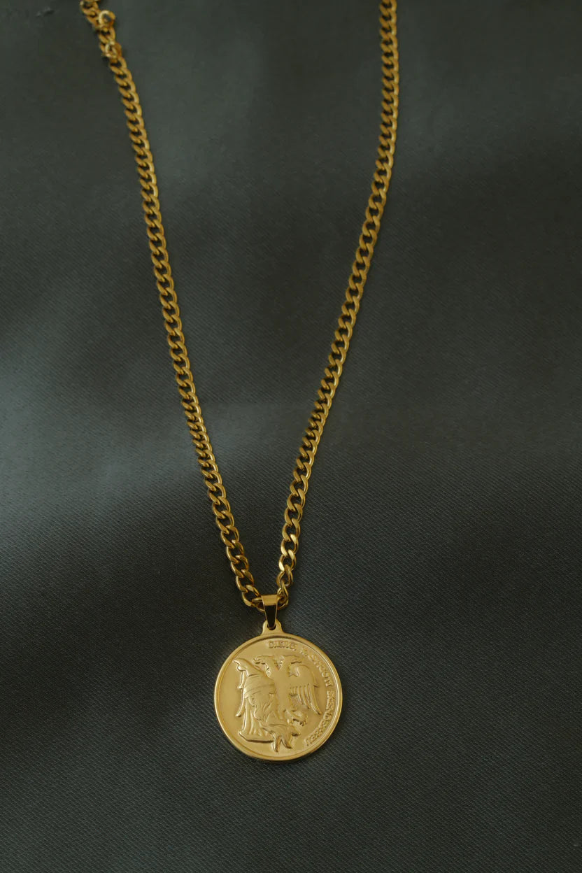 Shfletoni Varëse për Meshkuj me dizajn modern, zinxhirë metalikë dhe modele të lara në flori. Porosi online dhe dorëzim në Shqipëri.