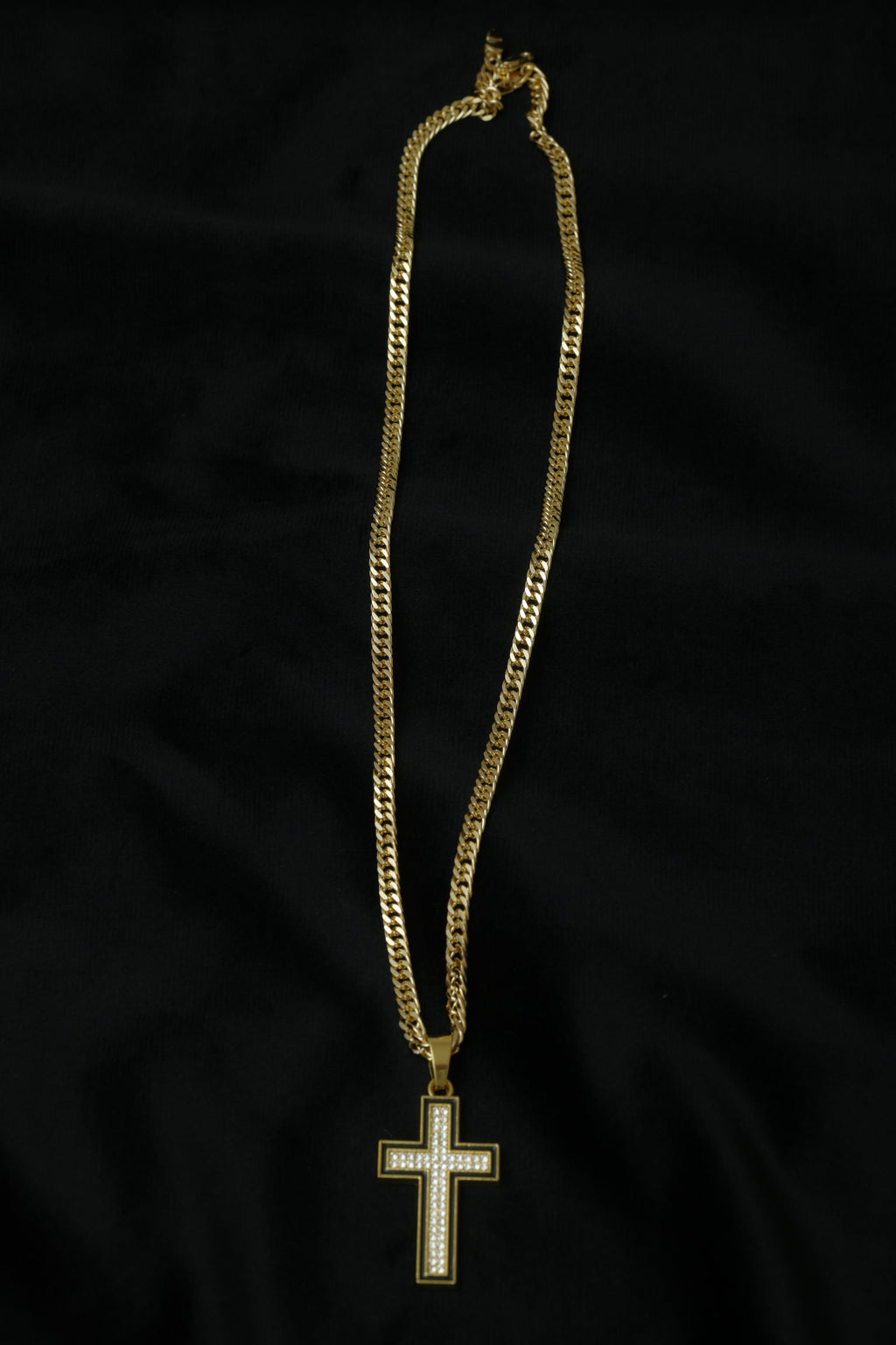 VARSE ME KRYQ ME GURE TE BARDHE