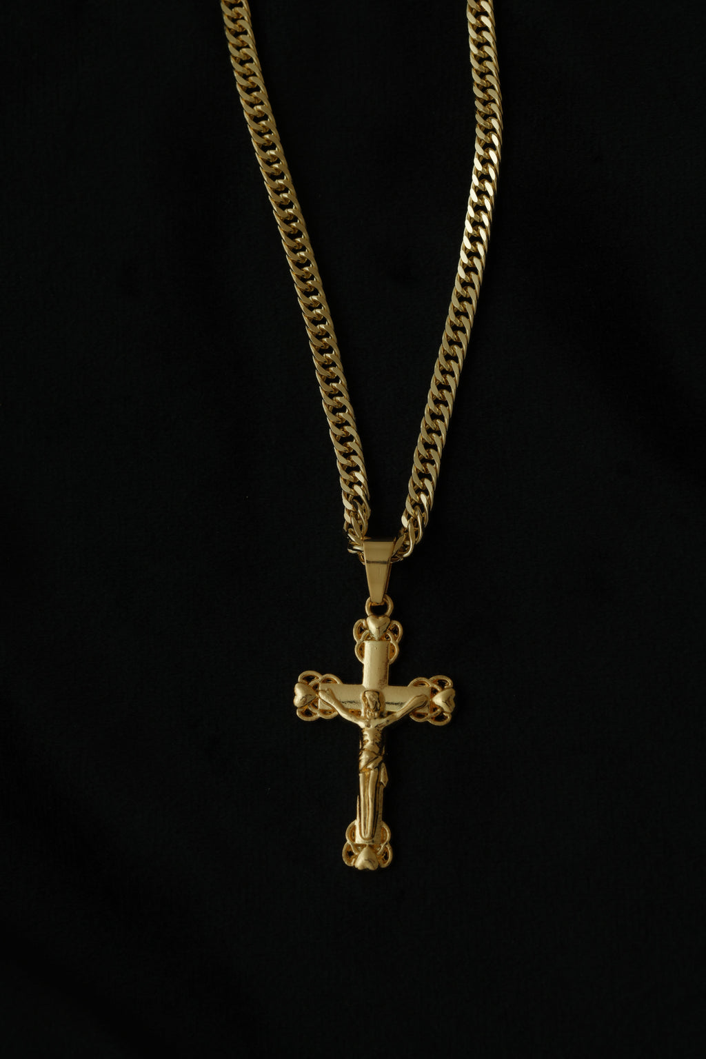 VARSE ME KRYQ DHE ME JEZUSIN