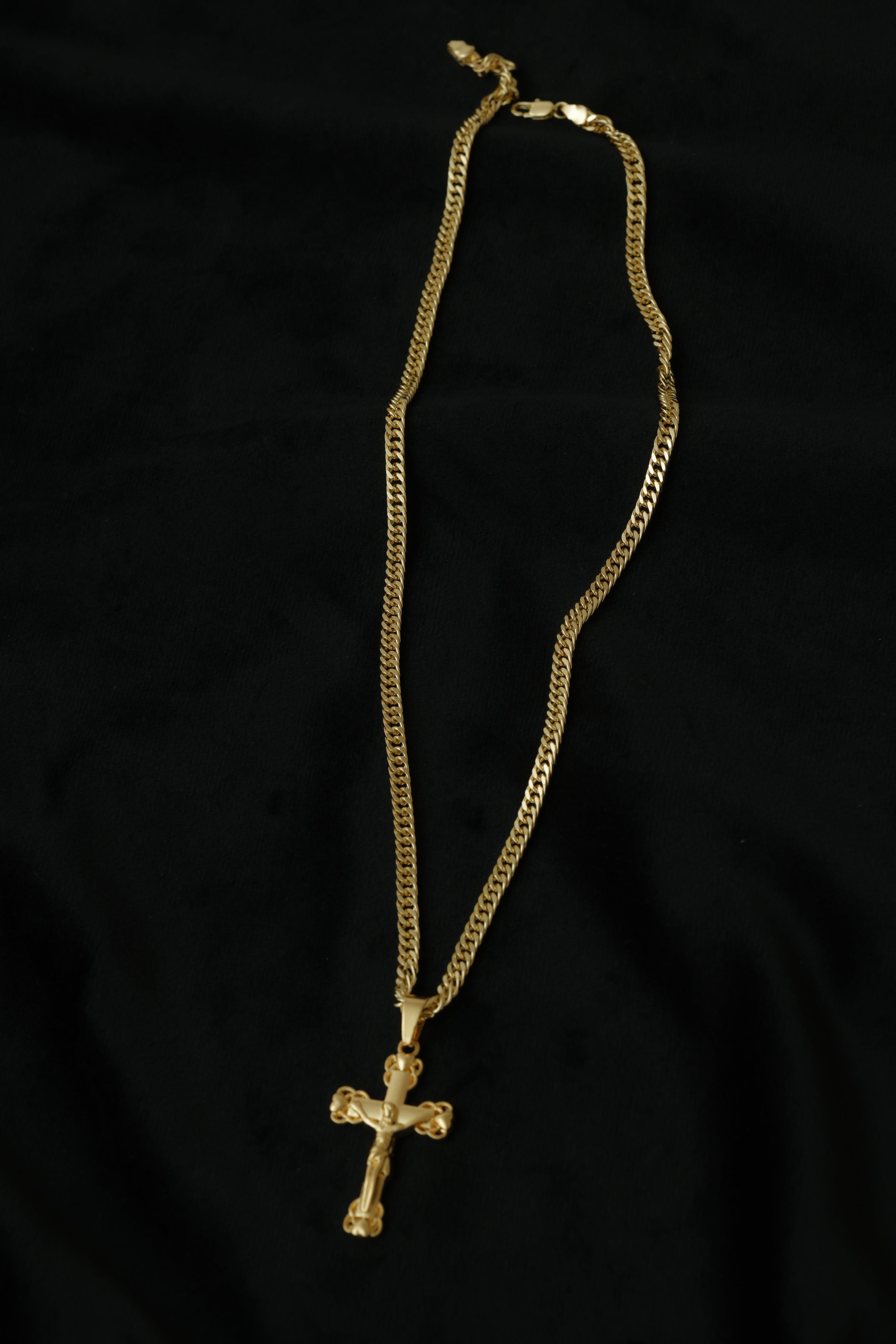 VARSE ME KRYQ DHE ME JEZUSIN