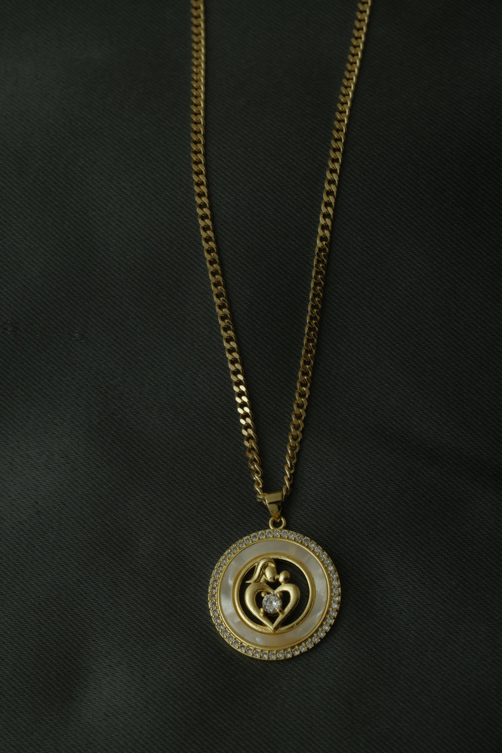 VARSE ME MAMA RRETHORE  NENA DHE FEMIJEN ME GURE