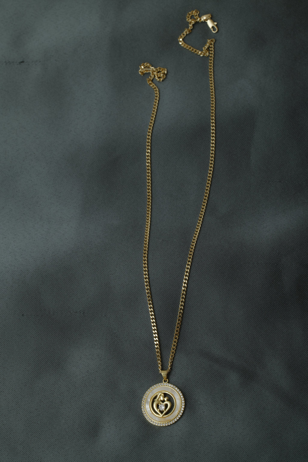 VARSE ME MAMA RRETHORE  NENA DHE FEMIJEN ME GURE