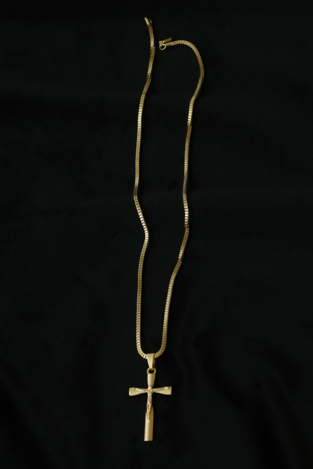 VARSE ME KRYQ ME JEZUSIN