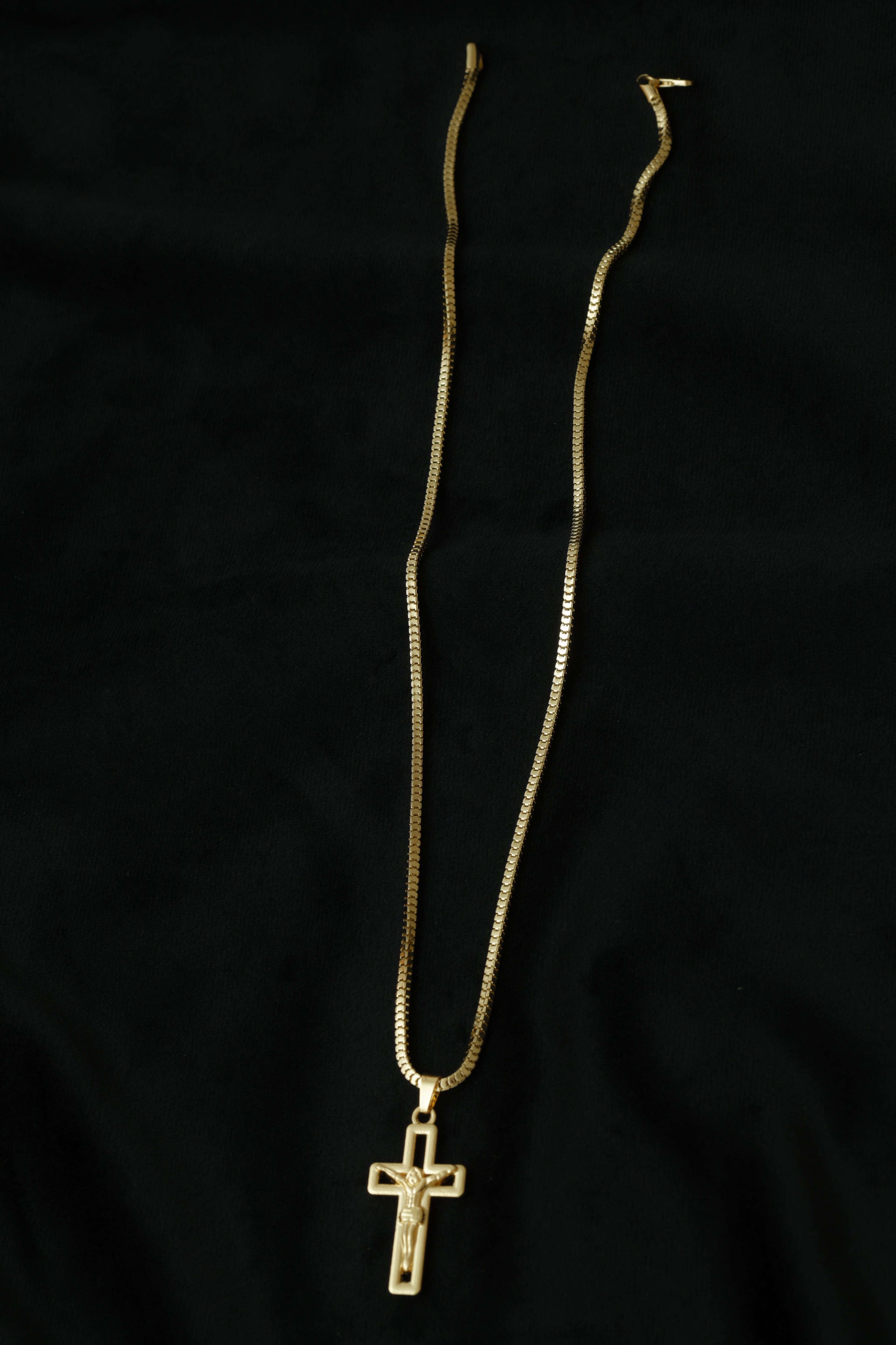 VARSE ME KRYQ ME JEZUSIN