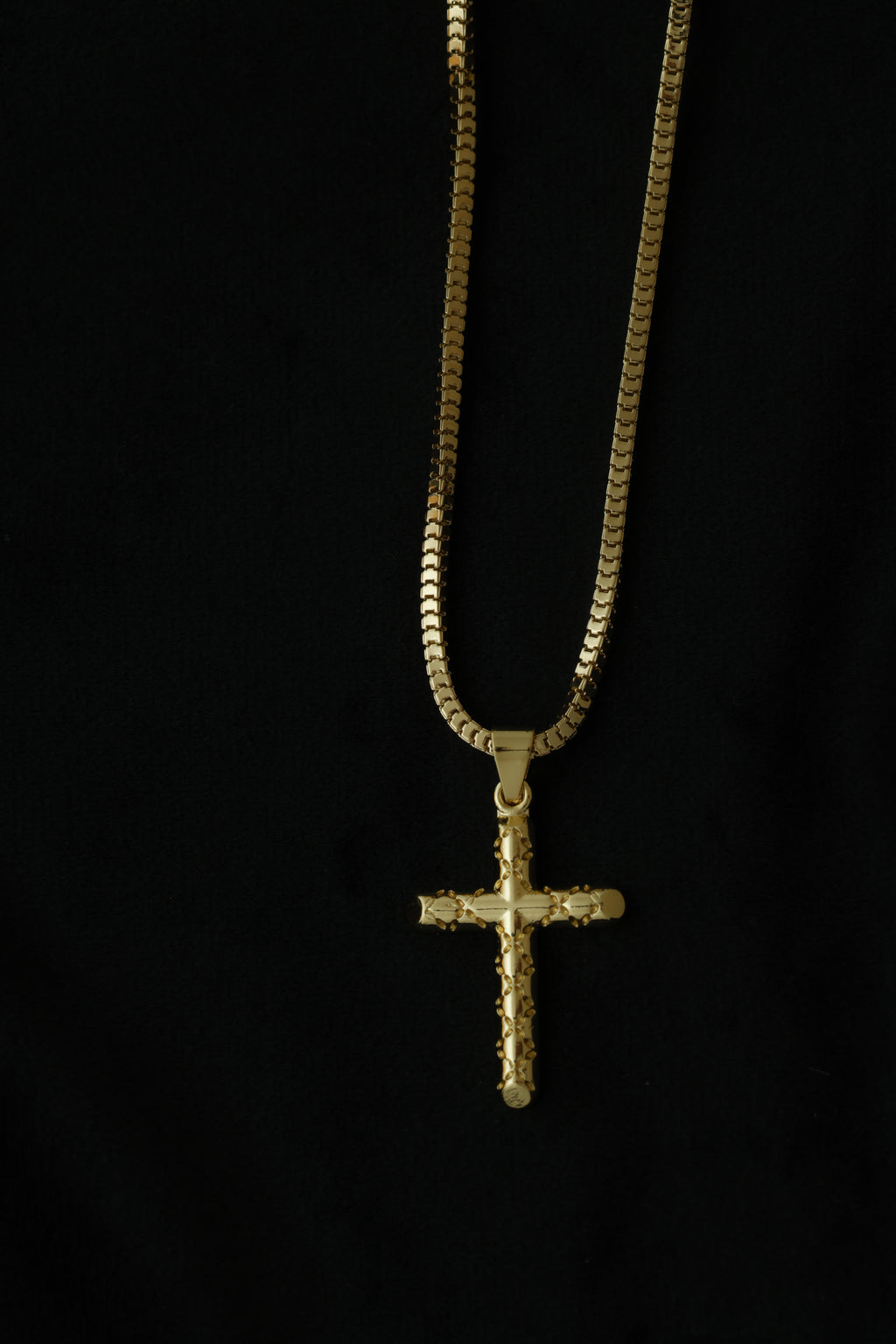 VARSE ME KRYQ ME GEDHENDJE