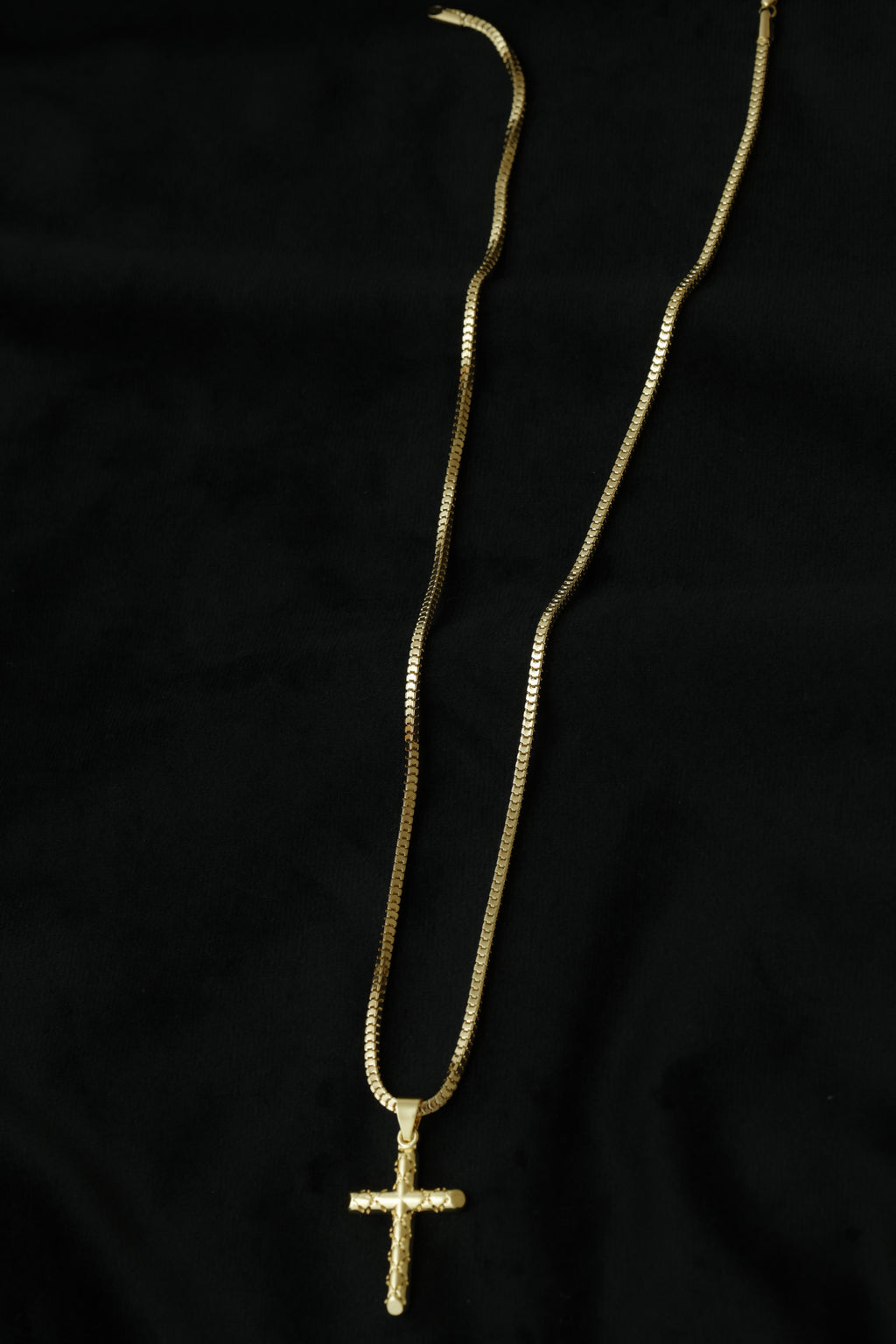 VARSE ME KRYQ ME GEDHENDJE