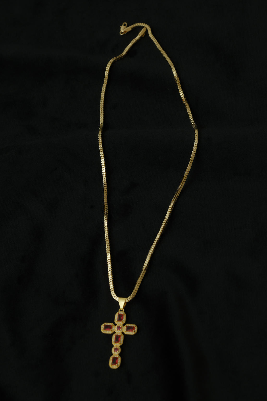 VARSE ME KRYQ ME GURE ROZE