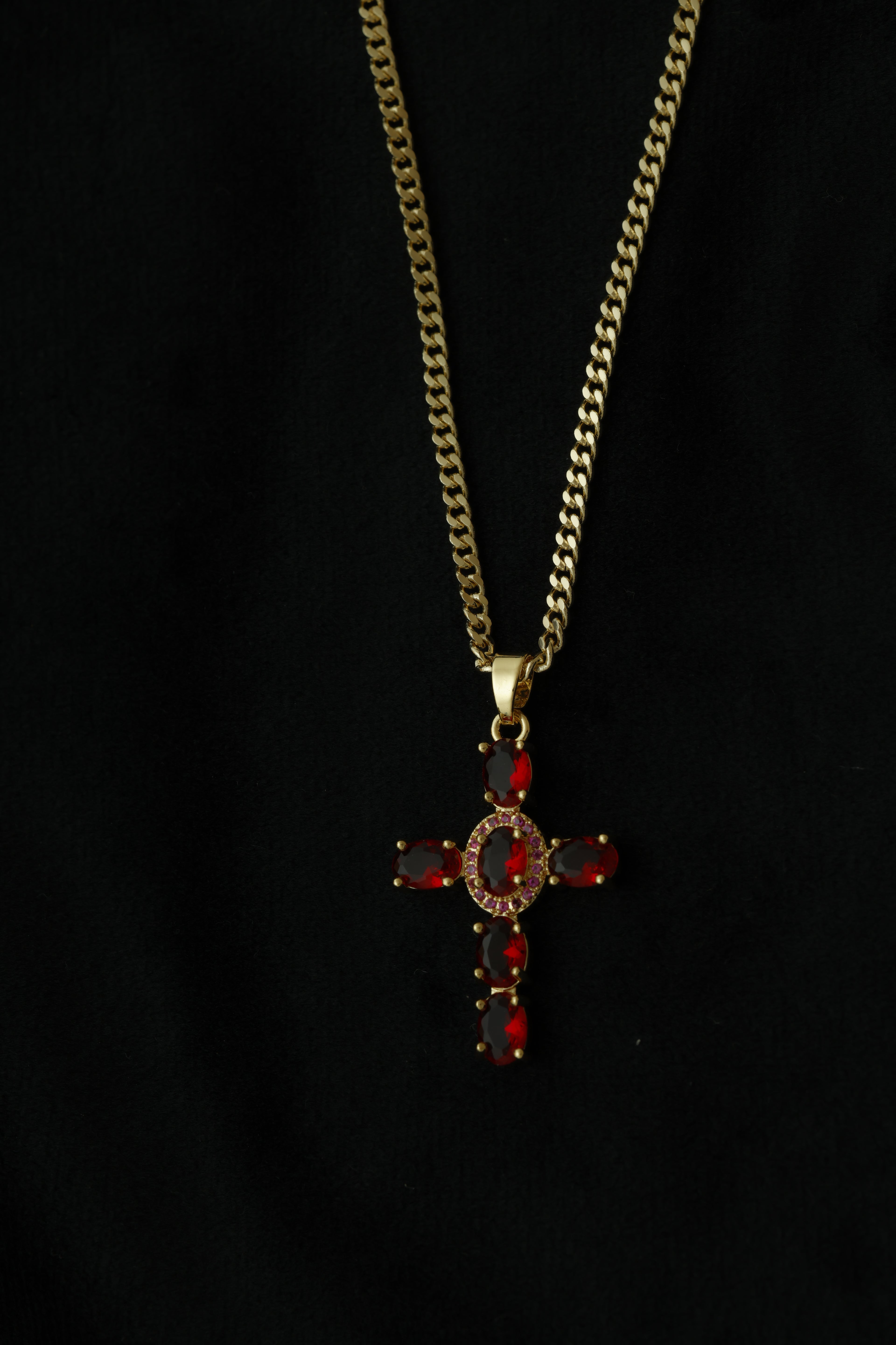 VARSE ME KRYQ ME GURE TE KUQ