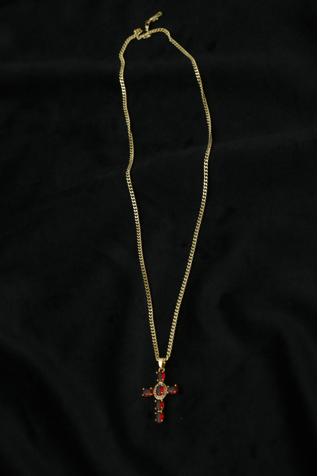 VARSE ME KRYQ ME GURE TE KUQ