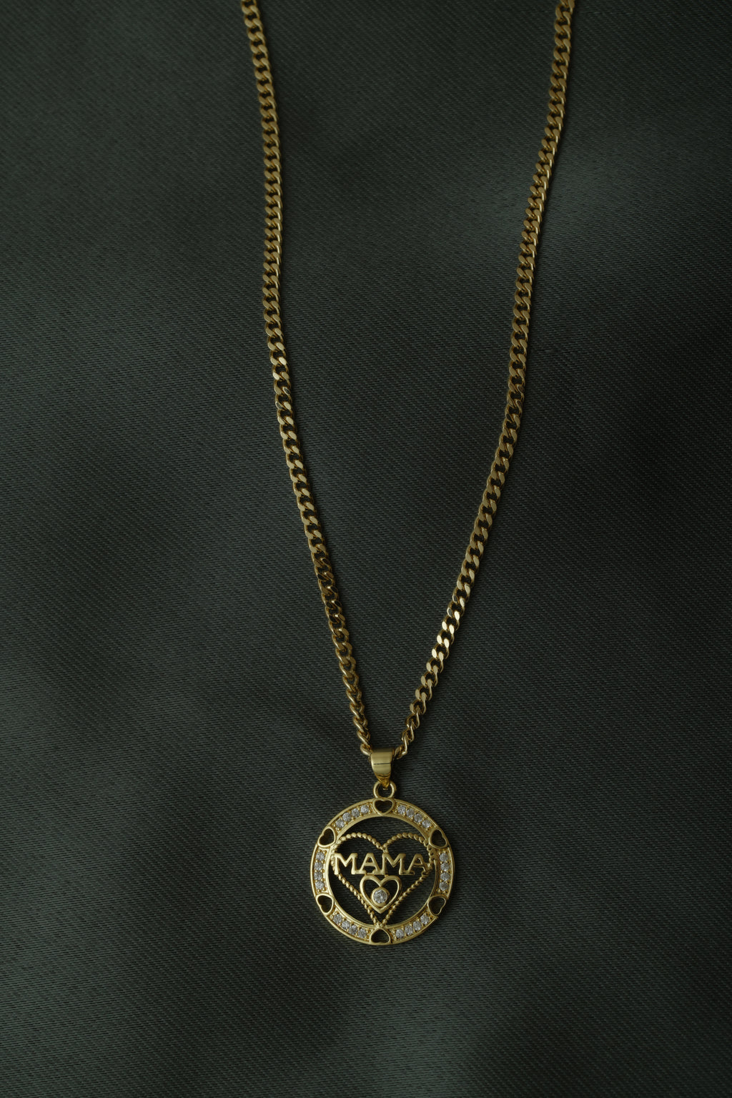 VARSE ME MAMA RRETHORE ME ZEMER NE MES