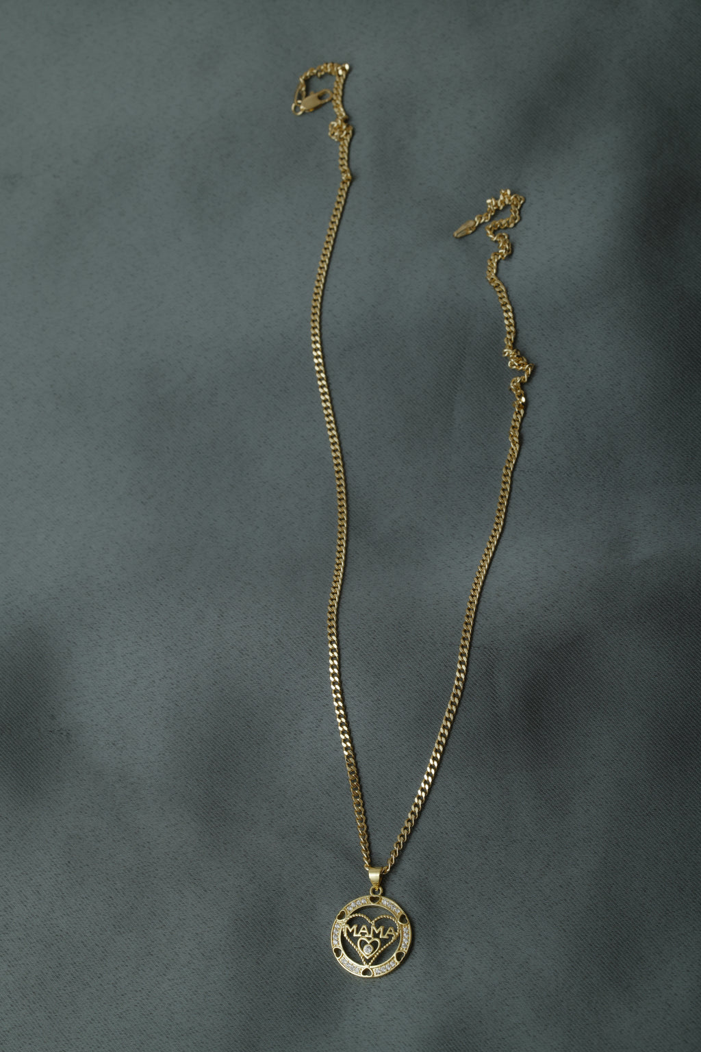 VARSE ME MAMA RRETHORE ME ZEMER NE MES