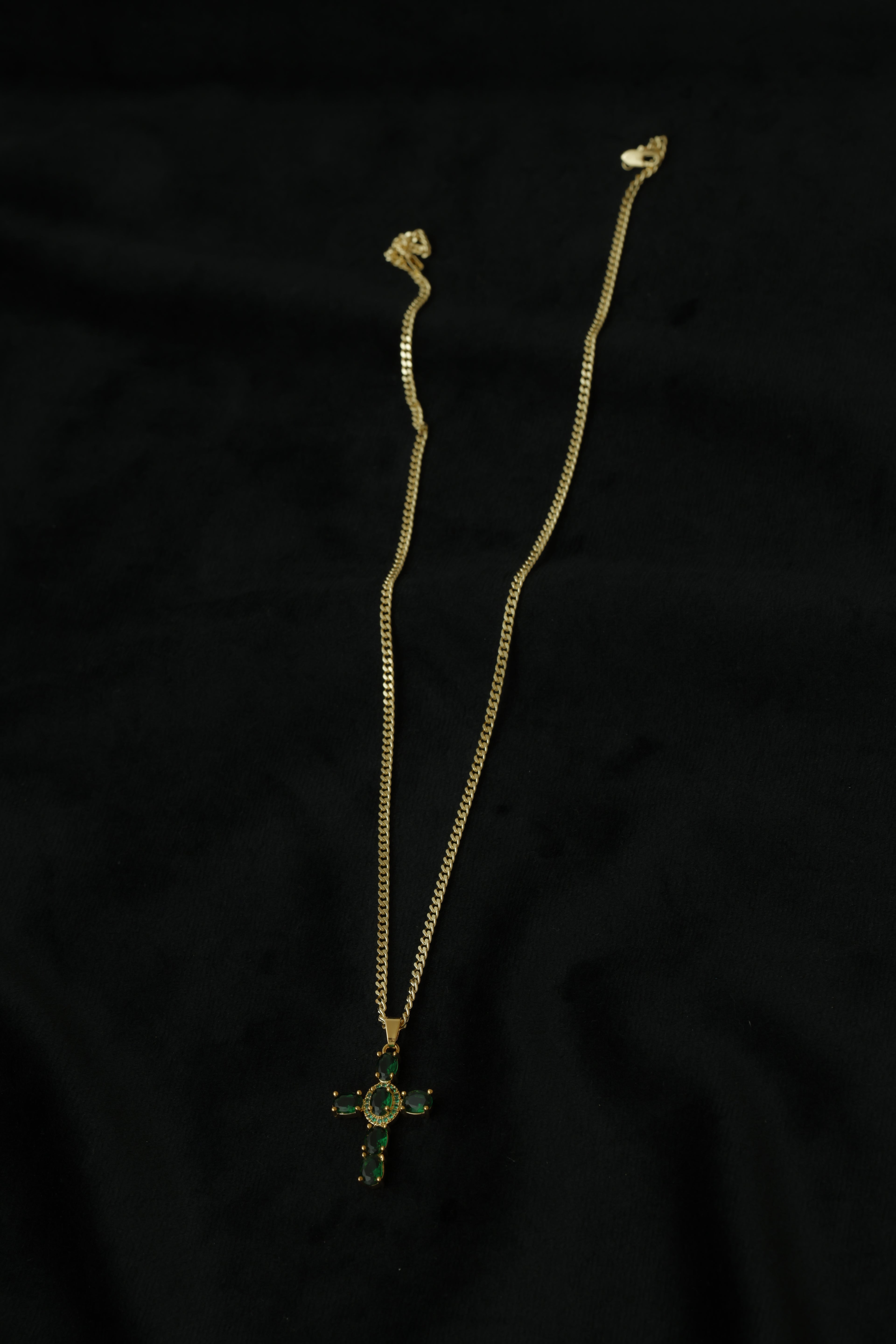 VARSE ME KRYQ ME GURE JESHIL