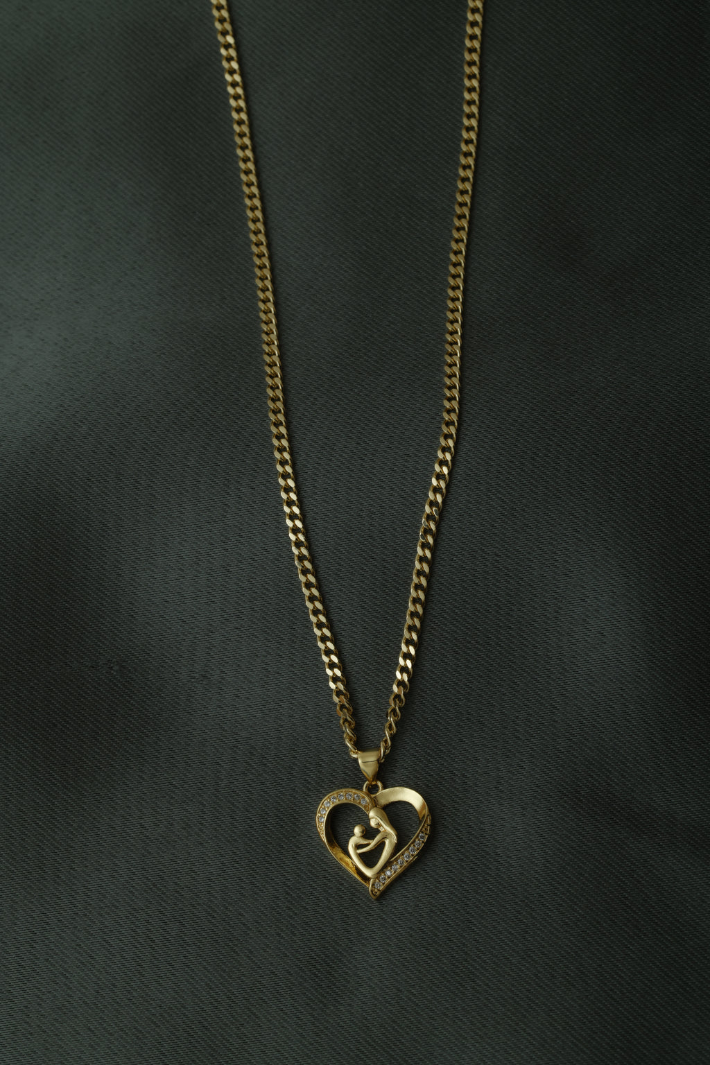 VARSE ME MAMA ME ZEMER ME FEMIJE NE DORE