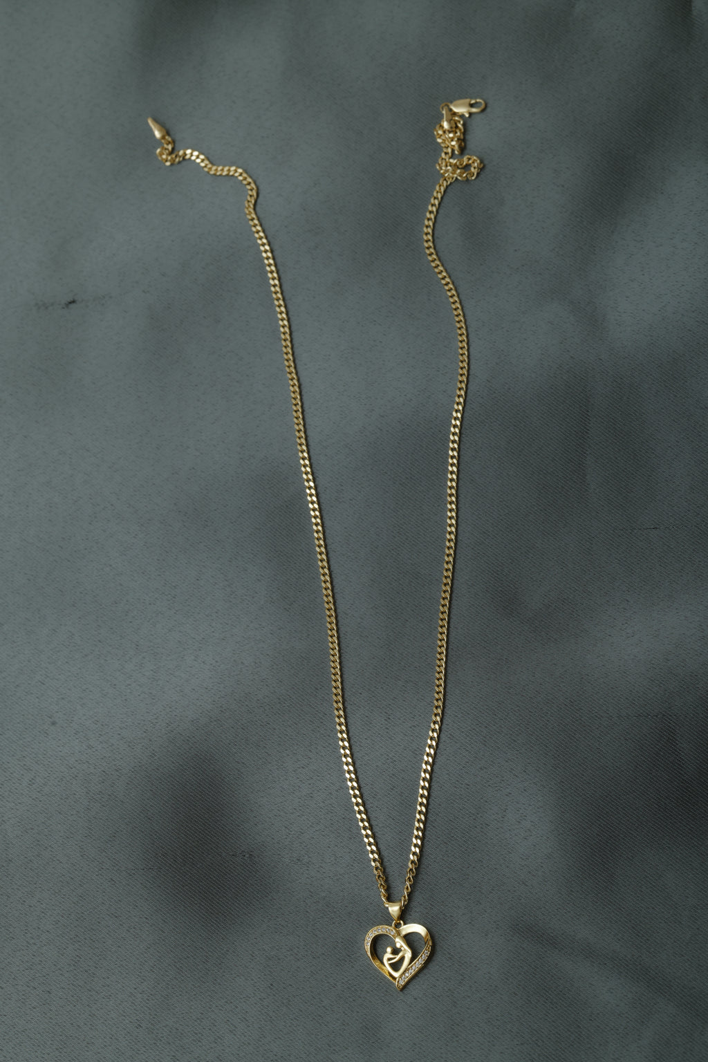 VARSE ME MAMA ME ZEMER ME FEMIJE NE DORE