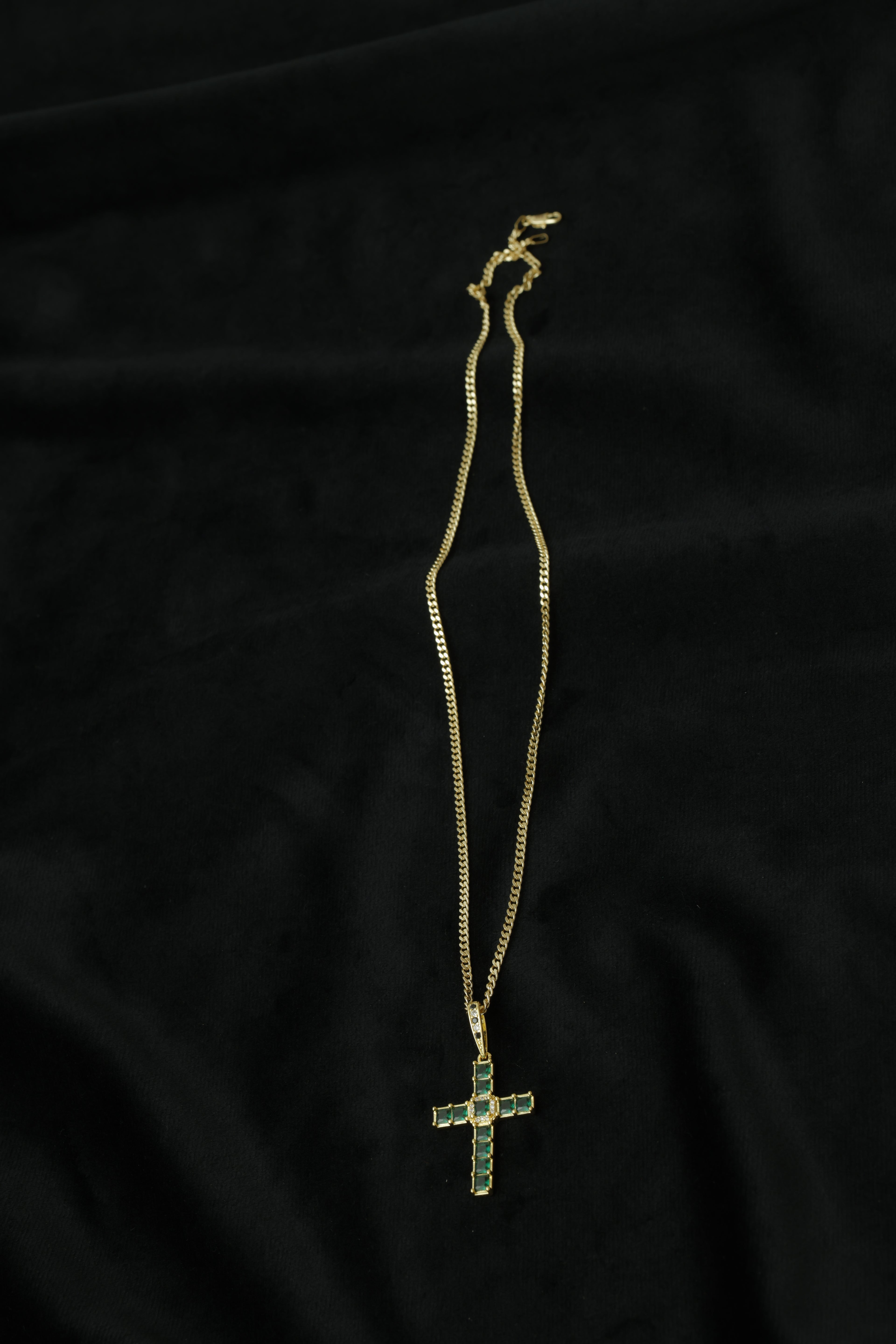 VARSE ME KRYQ ME GURE JESHIL