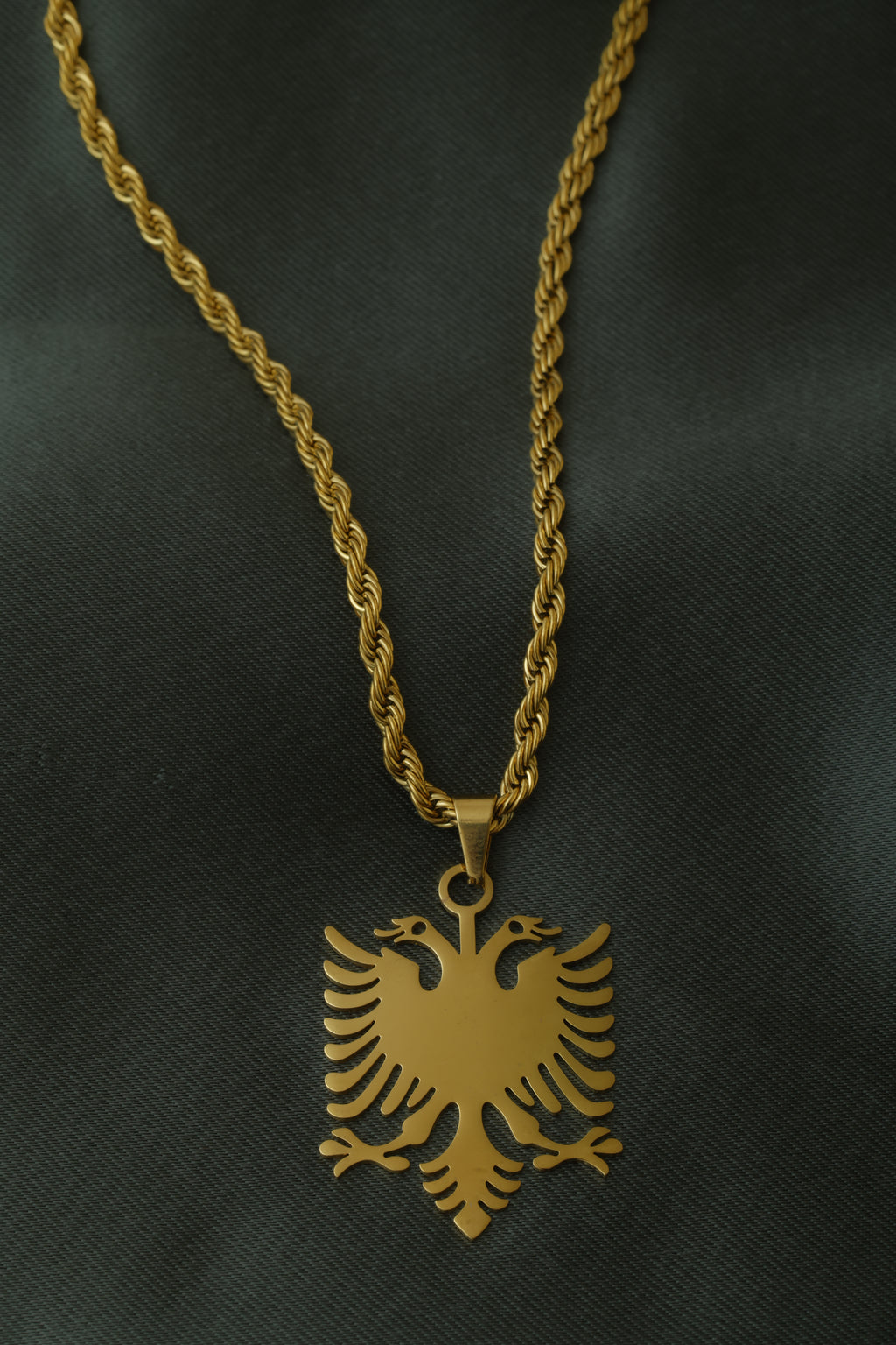 VARSE ME SHQIPONJE TE MADHE