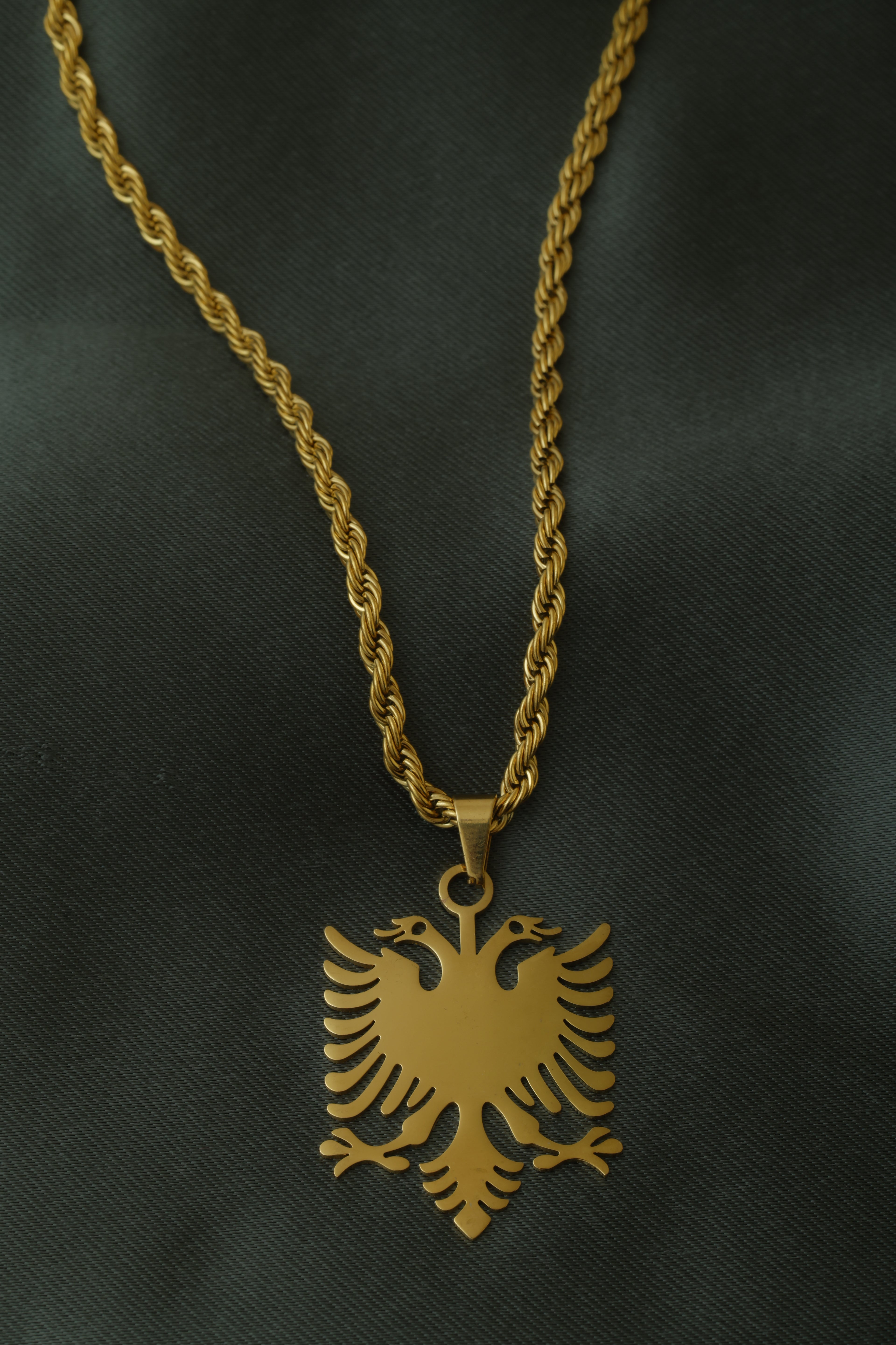 VARSE ME SHQIPONJE TE MADHE