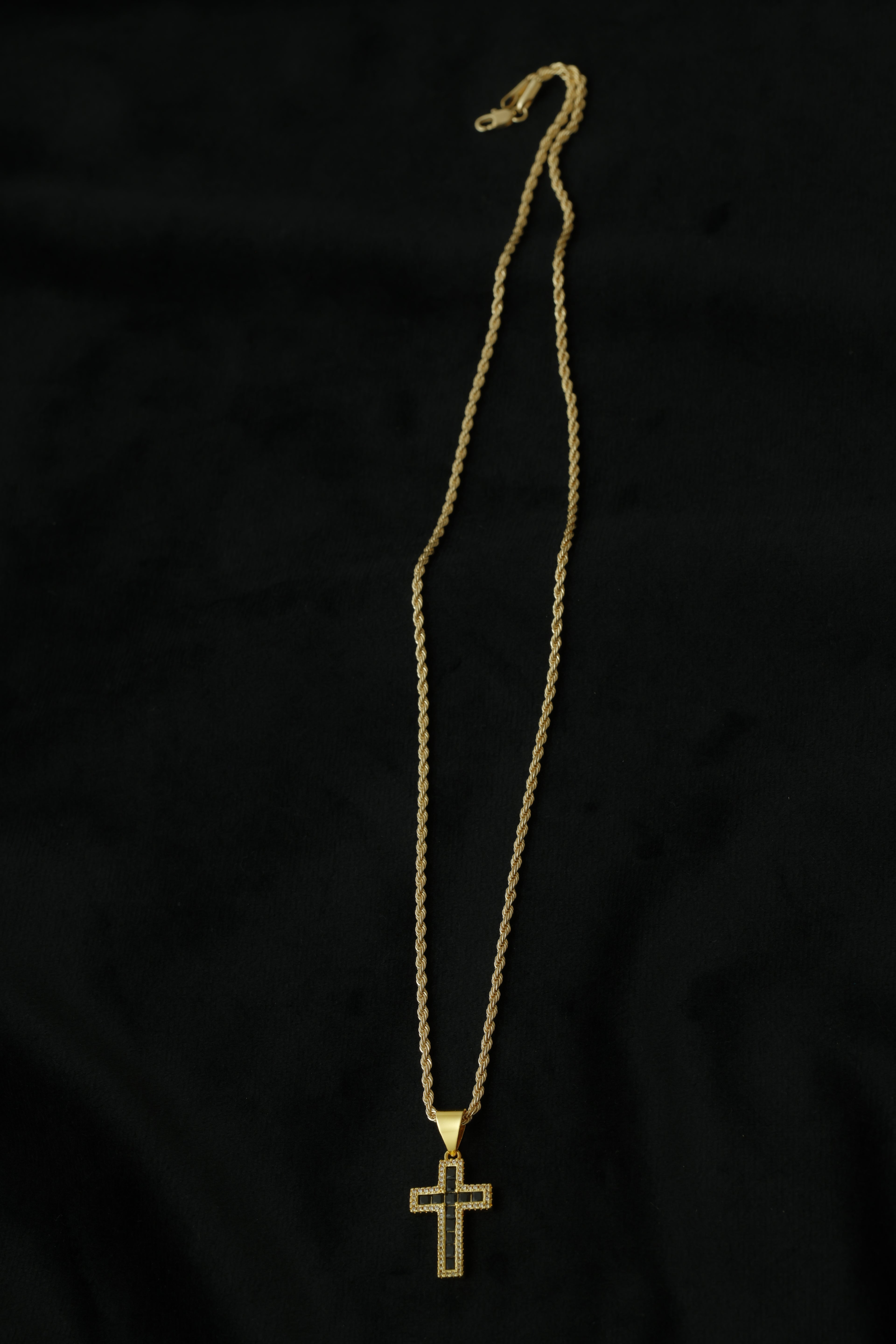 VARSE ME KRYQ ME GURE TE ZI PETASHUK