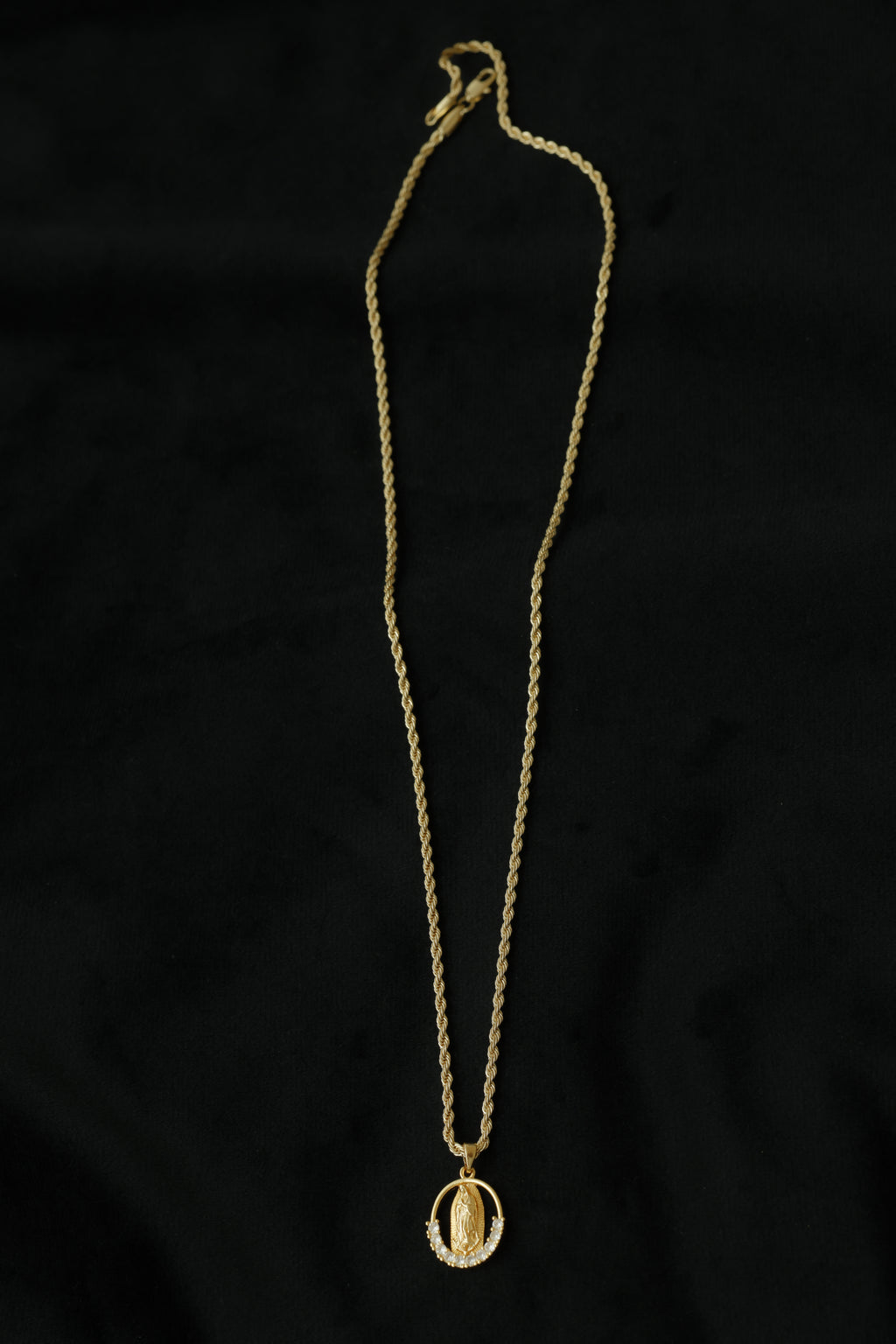 VARSE ME ZOJE RRETHORE