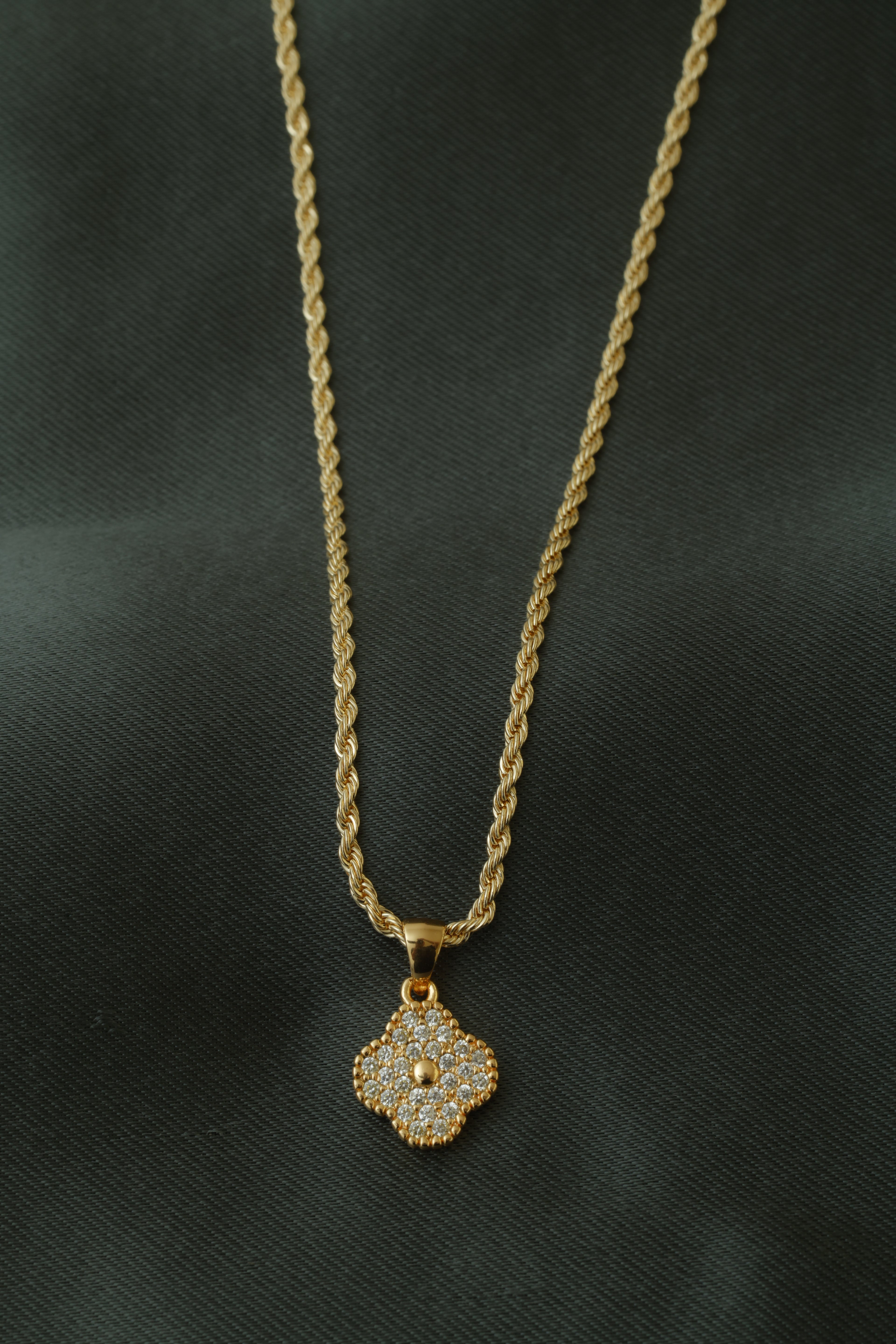 VARSE ME LULE VAN CLEF  GURE