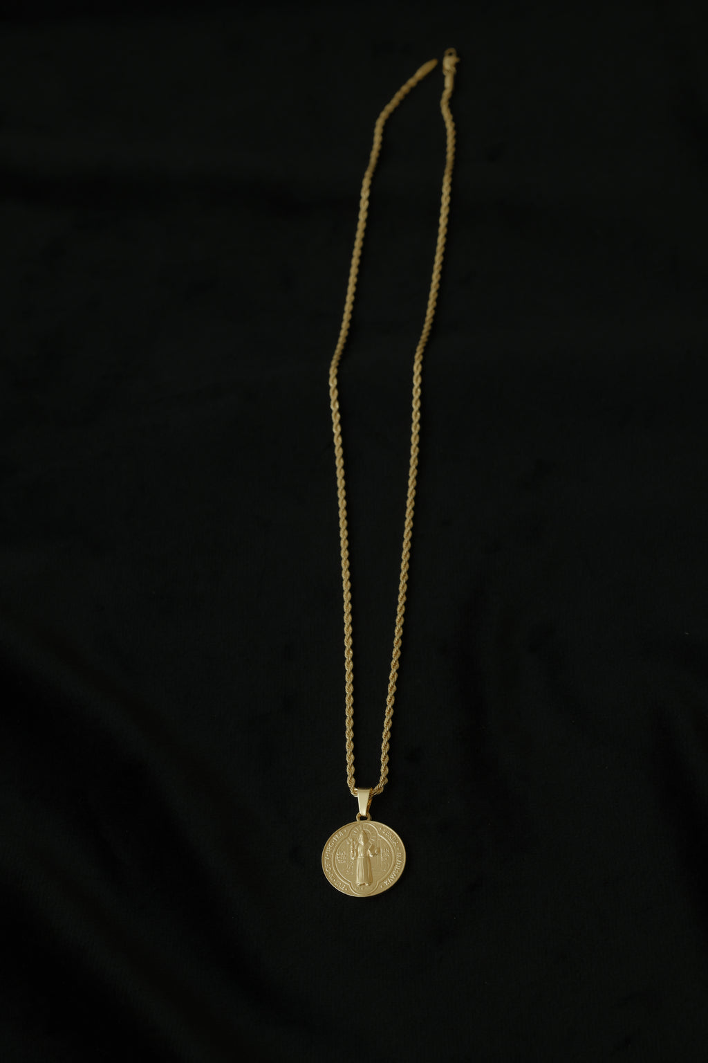 VARSE ME ZOJE RRETHORE