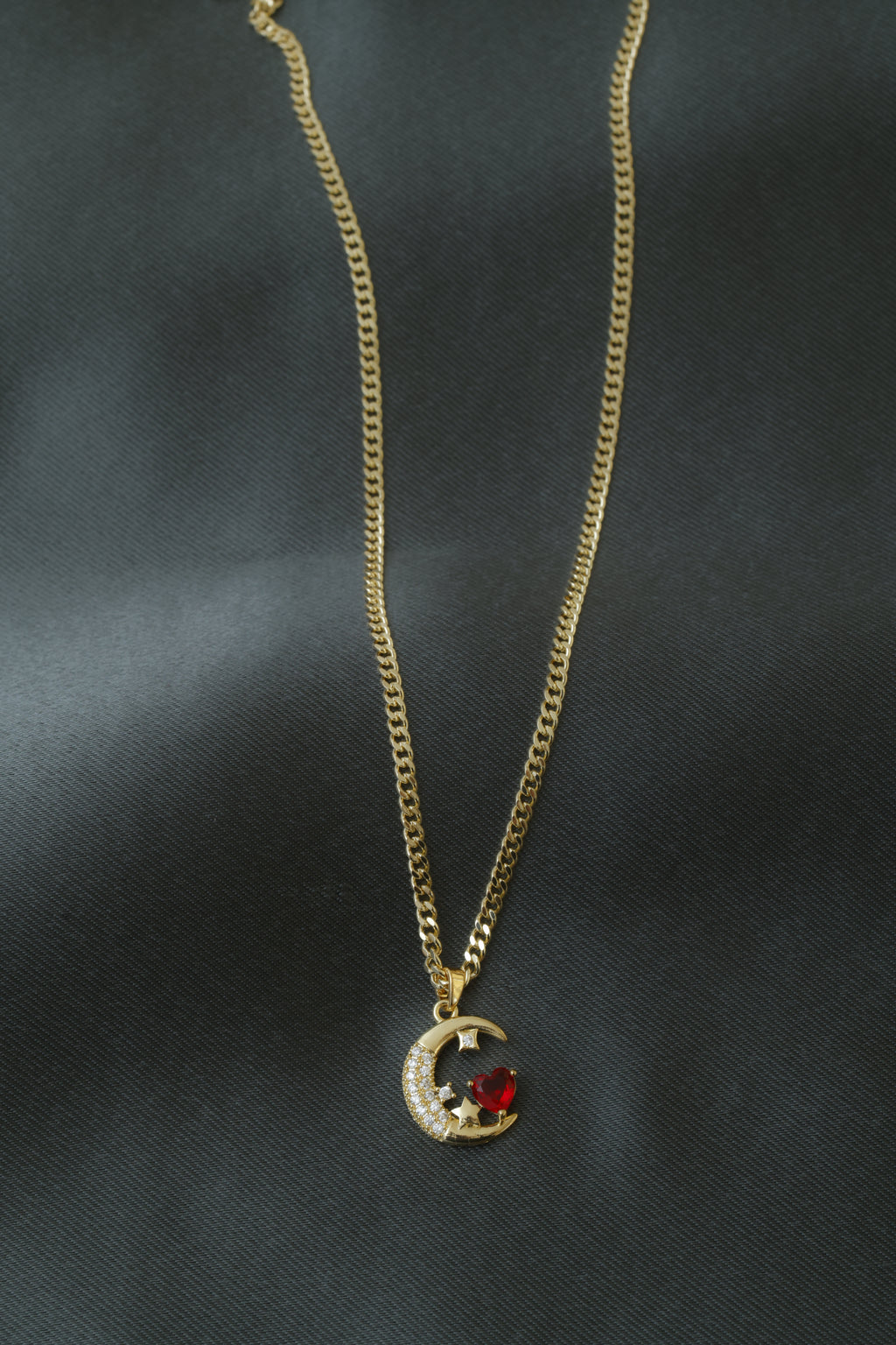 VARSE ME HENE TE KUQE