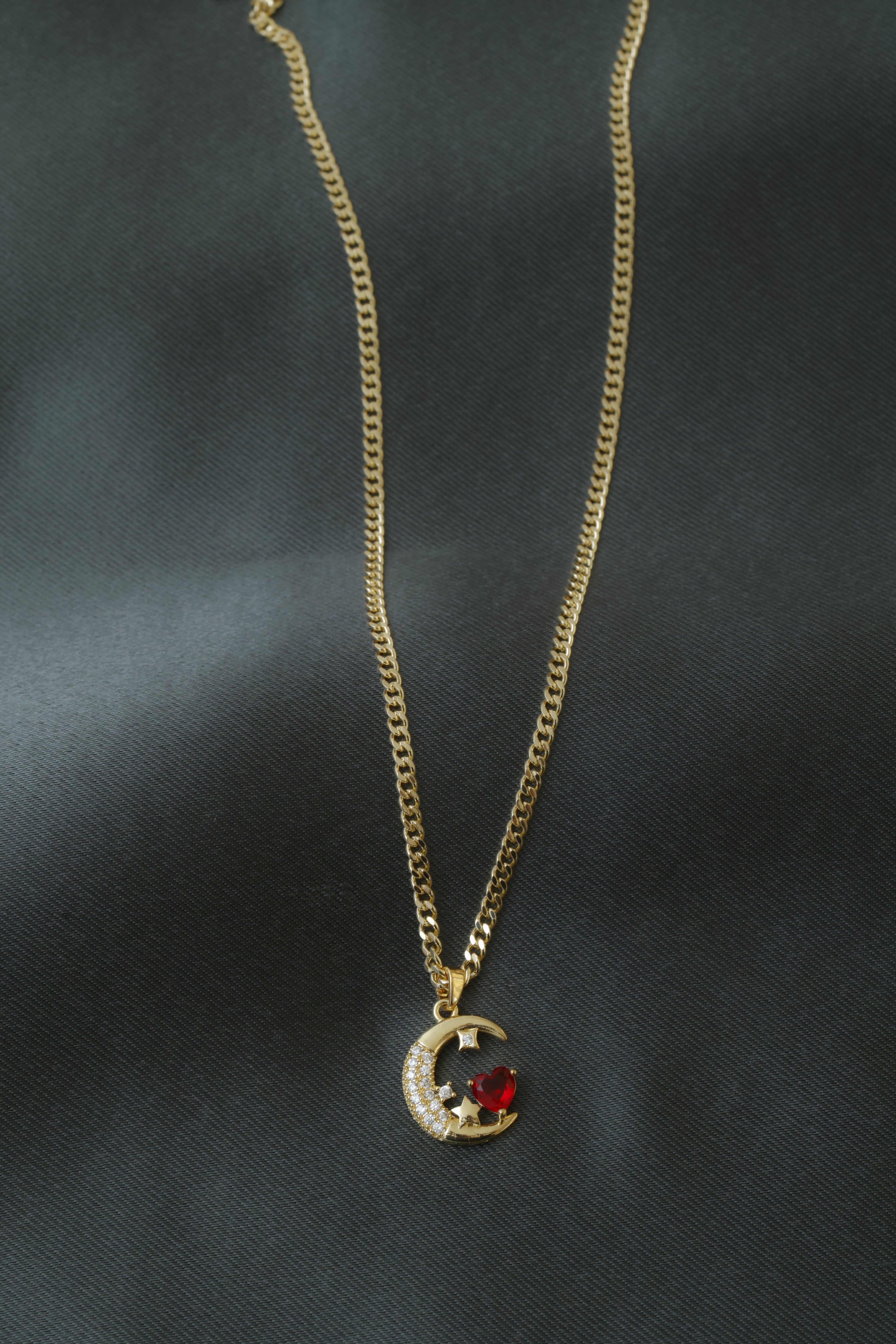 VARSE ME HENE TE KUQE