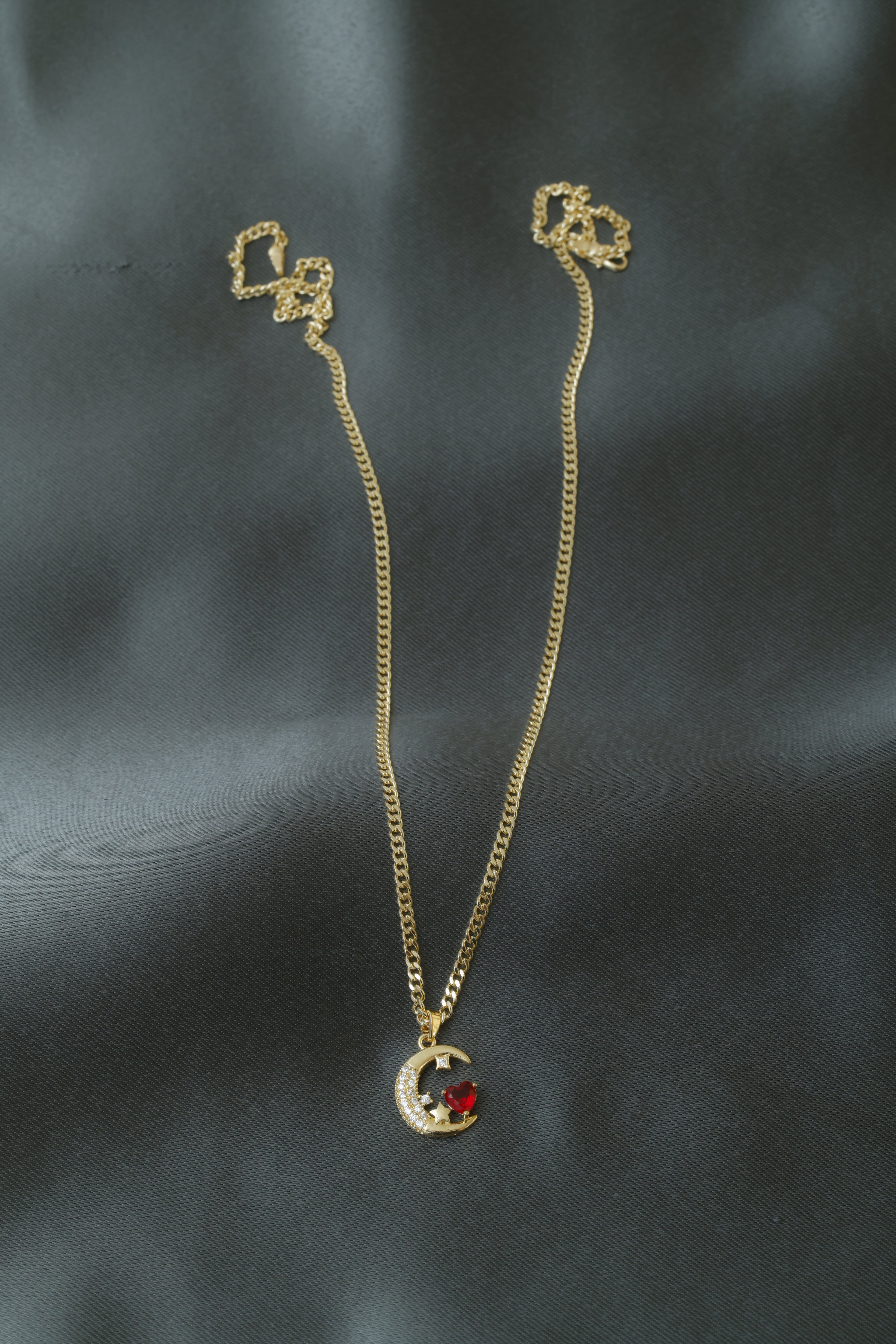 VARSE ME HENE TE KUQE