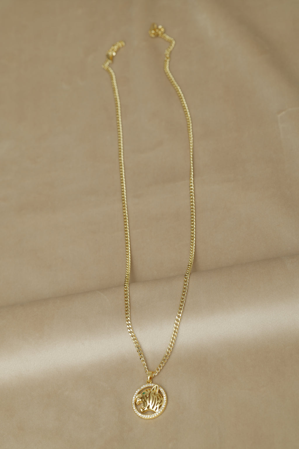 VARSE ME PANTER RRETH