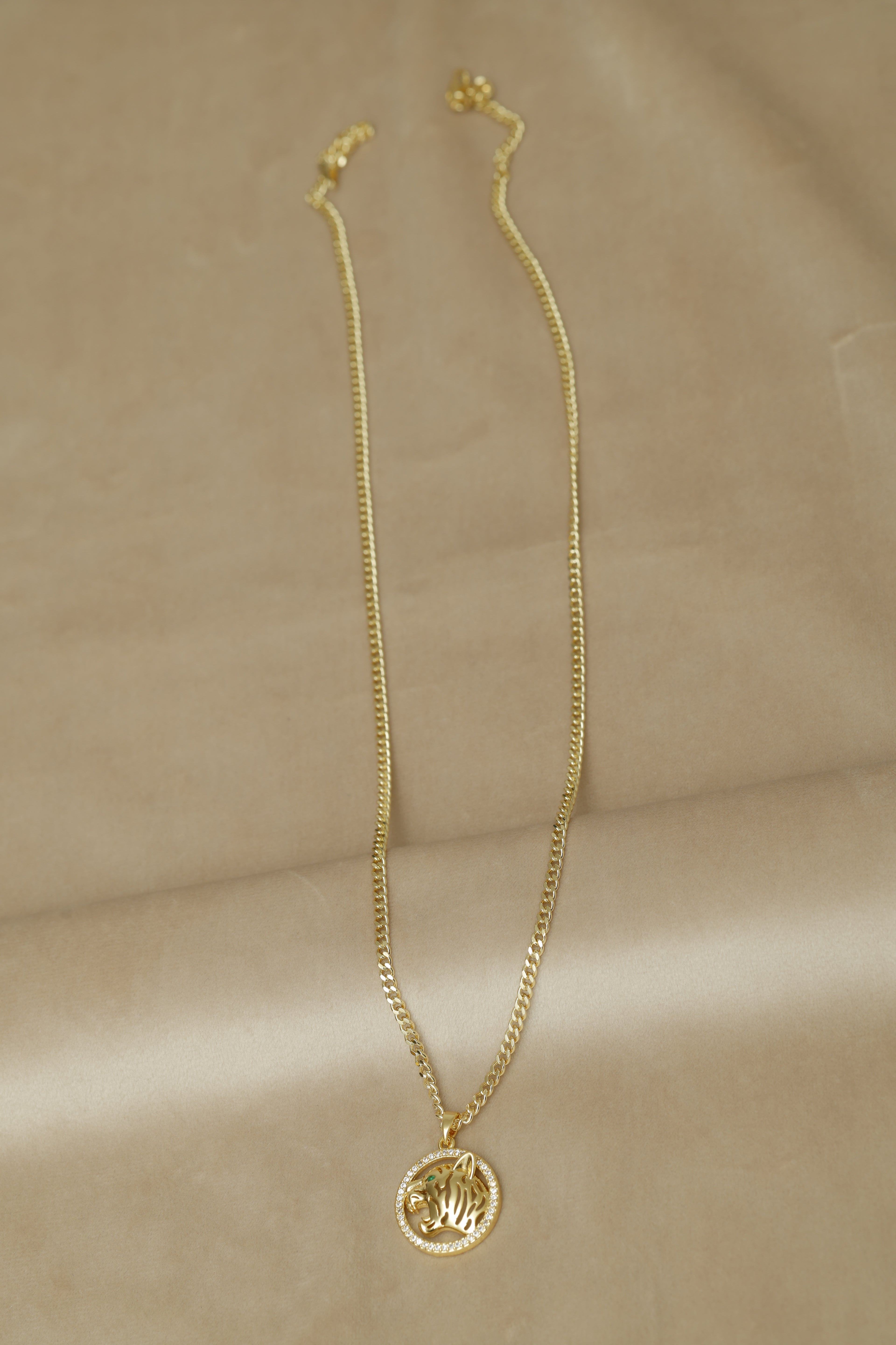 VARSE ME PANTER RRETH